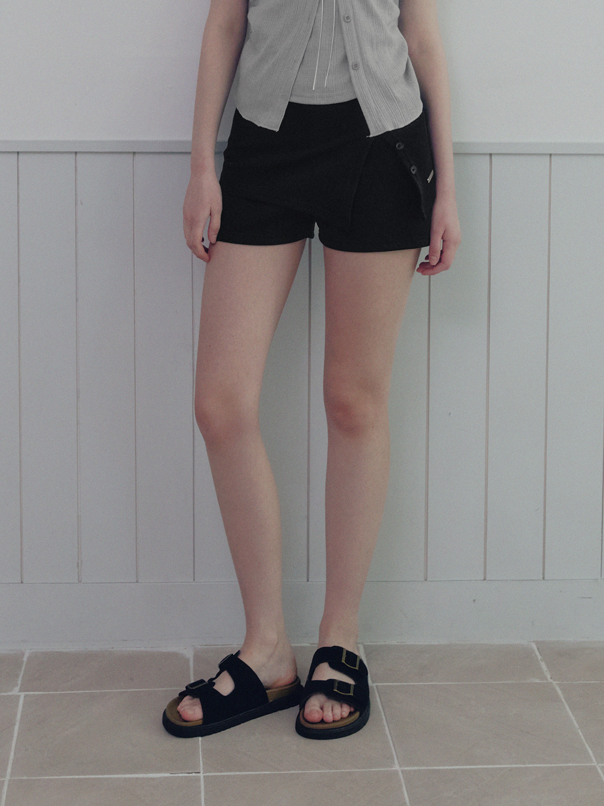 Hevit Button Skirt Shorts