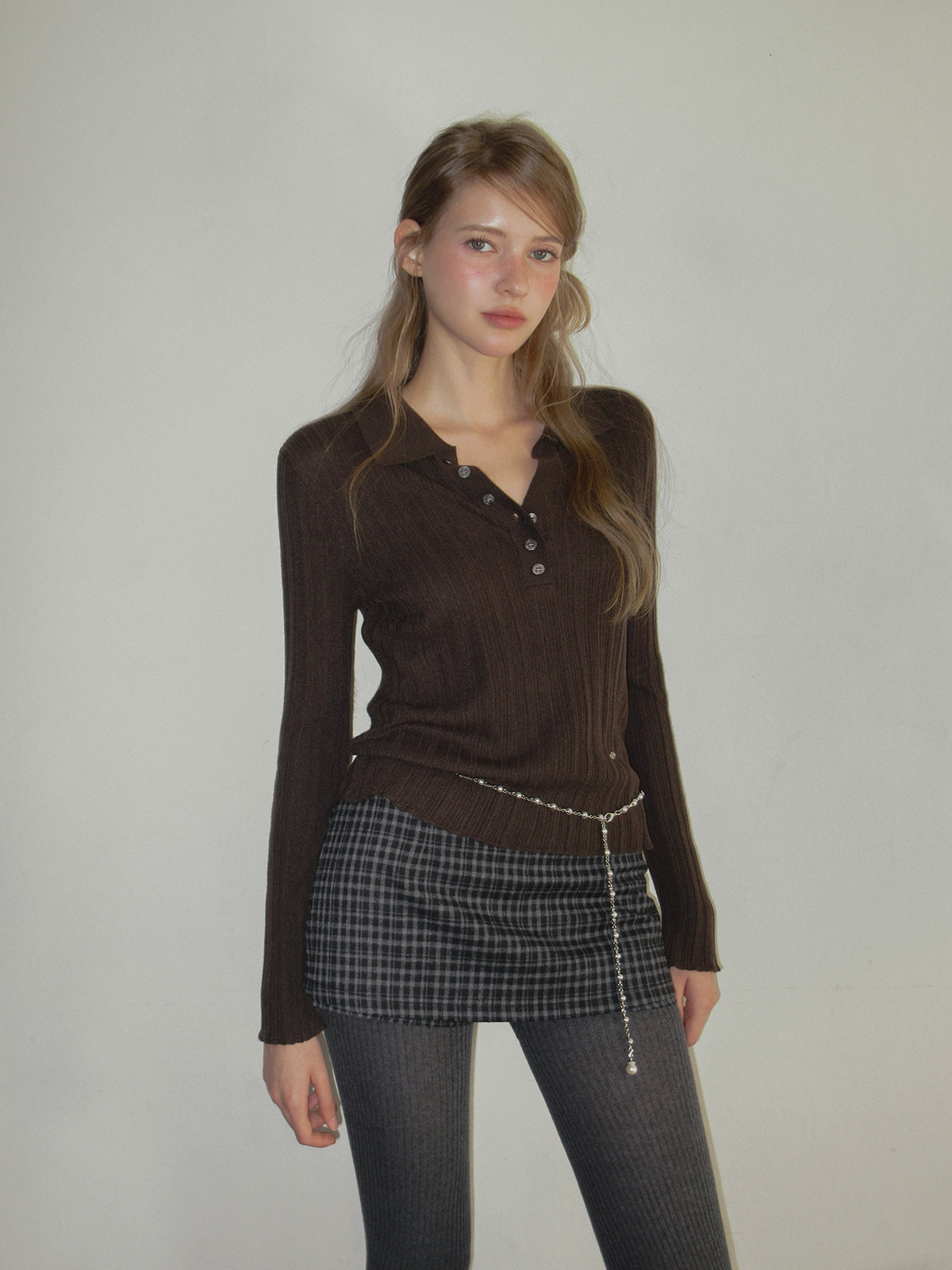 TWEE Polin collar vertical ribbed long sleeve knit - Model styling view