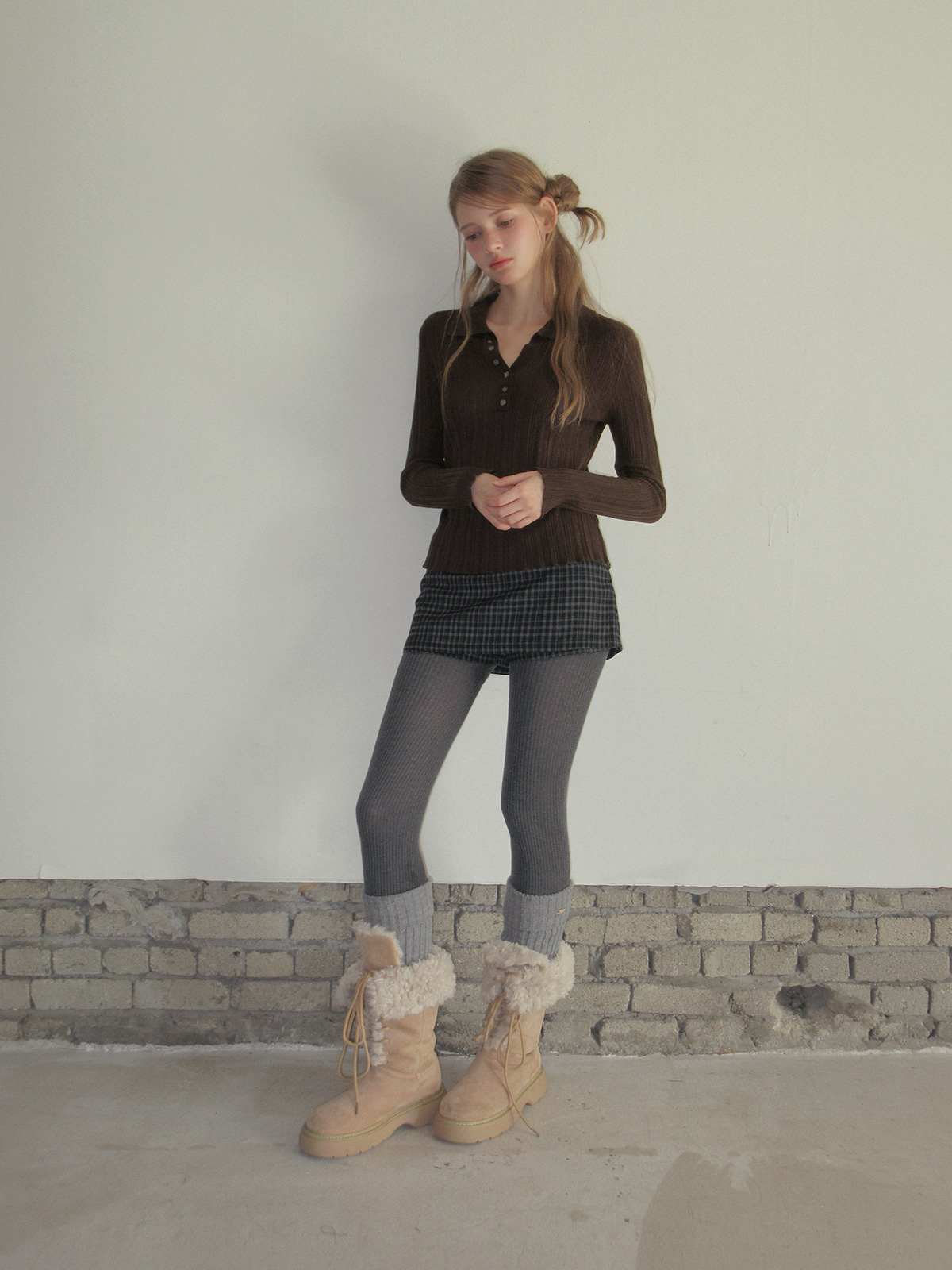 TWEE Polin collar vertical ribbed long sleeve knit - Model styling view