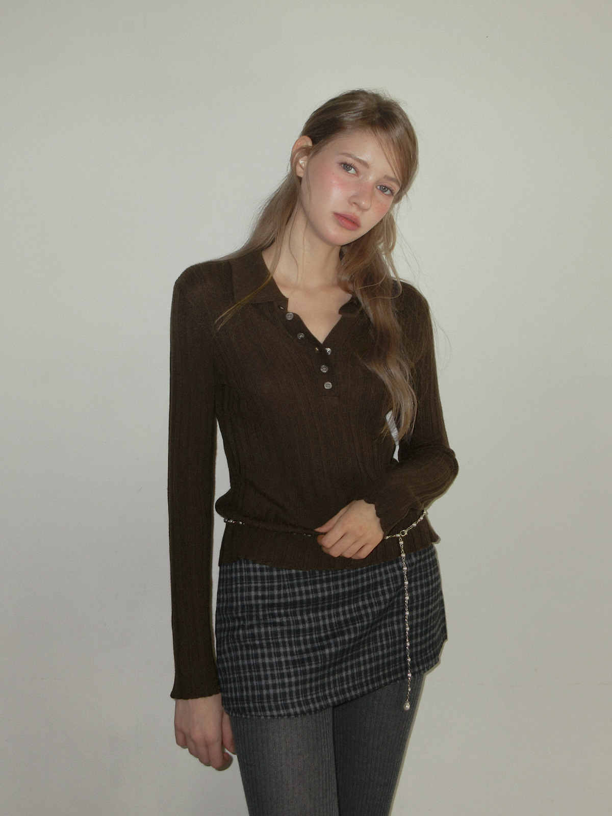 TWEE Polin collar vertical ribbed long sleeve knit - Model styling view