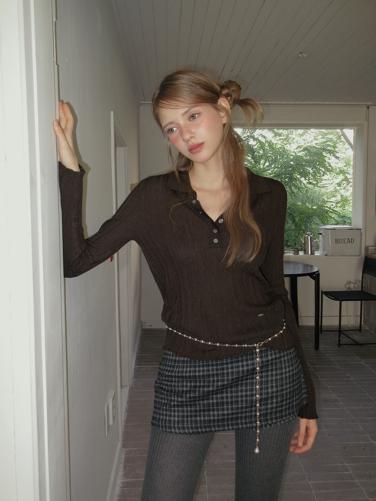 TWEE Polin collar vertical ribbed long sleeve knit - Model styling view