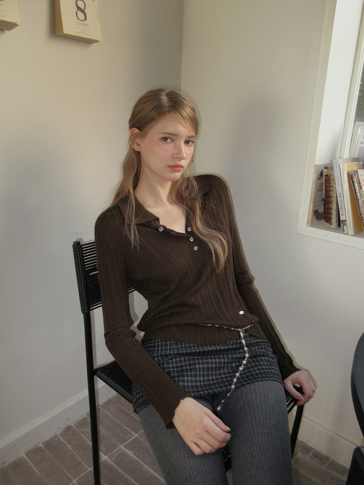 TWEE Polin collar vertical ribbed long sleeve knit - Model styling view