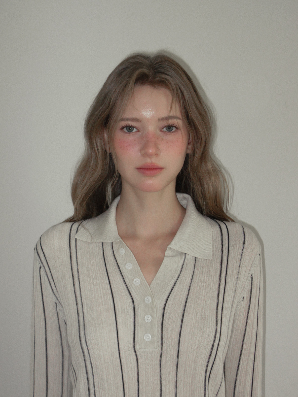 TWEE Polin collar vertical ribbed long sleeve knit - Model styling view