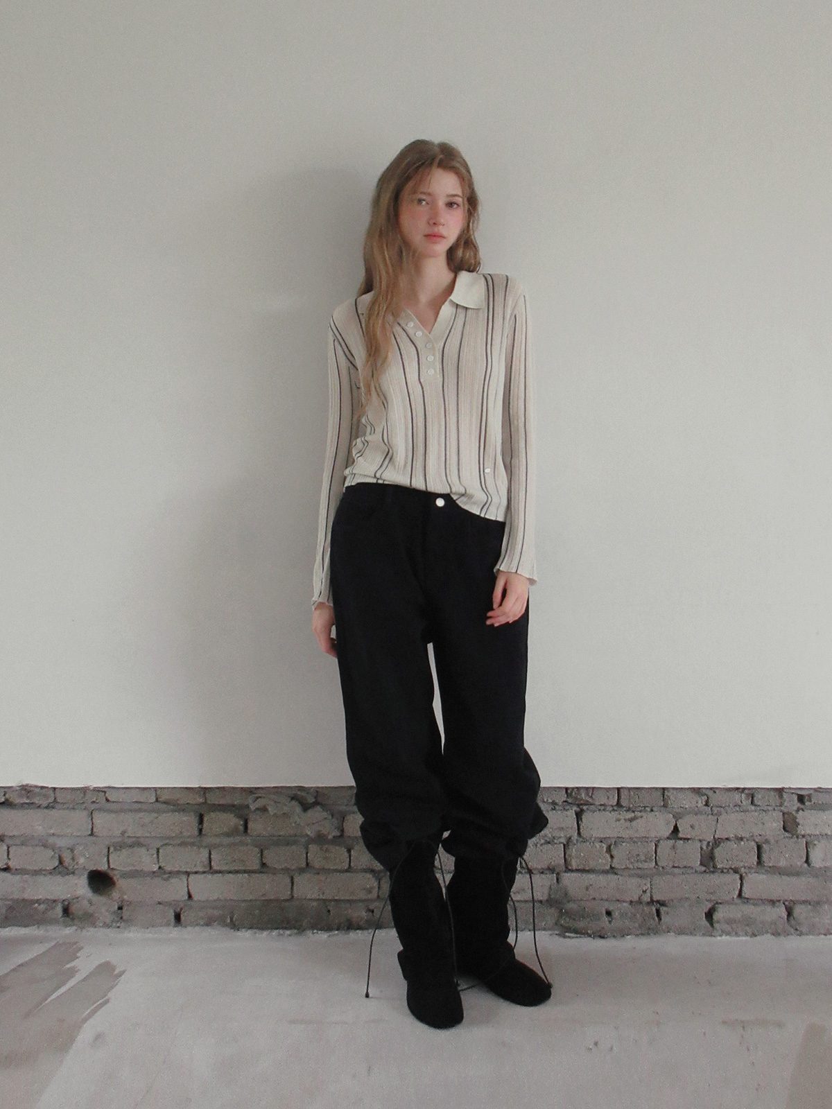 TWEE Polin collar vertical ribbed long sleeve knit - Model styling view