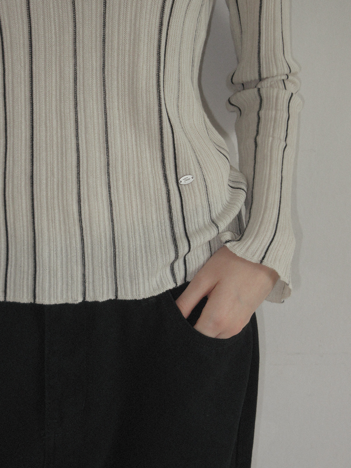 TWEE Polin collar vertical ribbed long sleeve knit - Fit and silhouette view