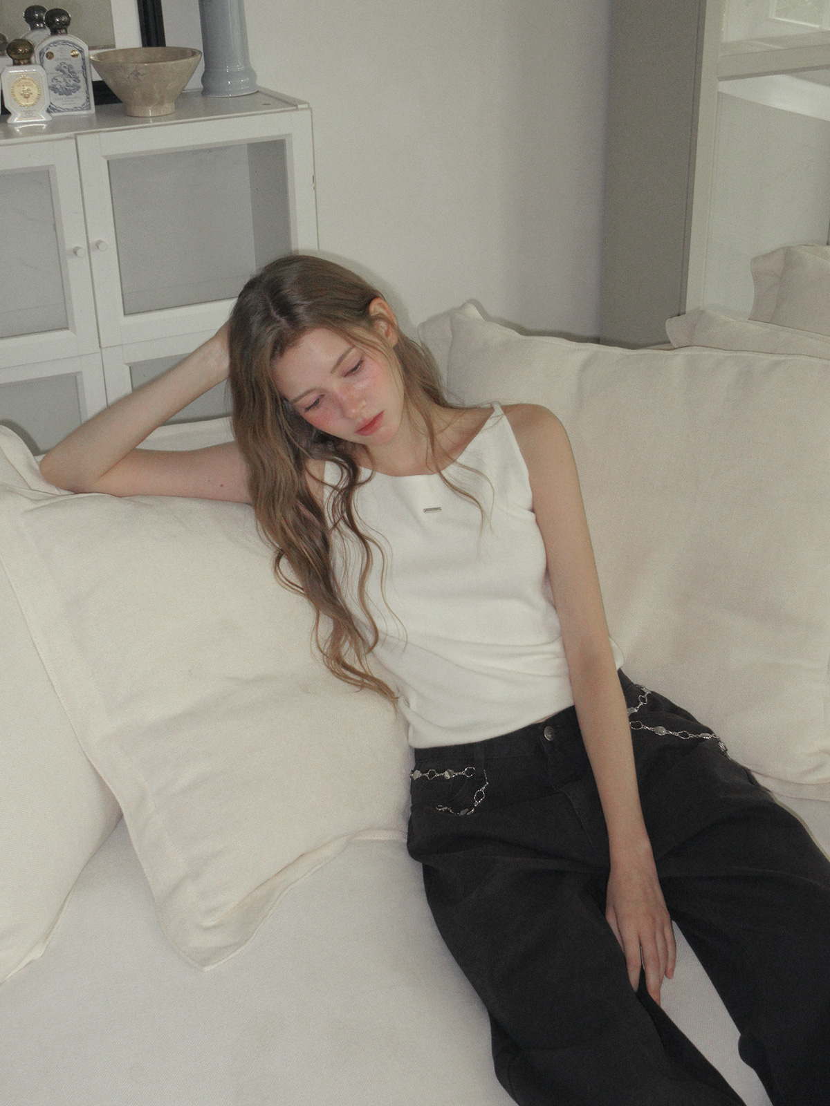 TWEE Pellit basic semi-wide long pants - Model styling view