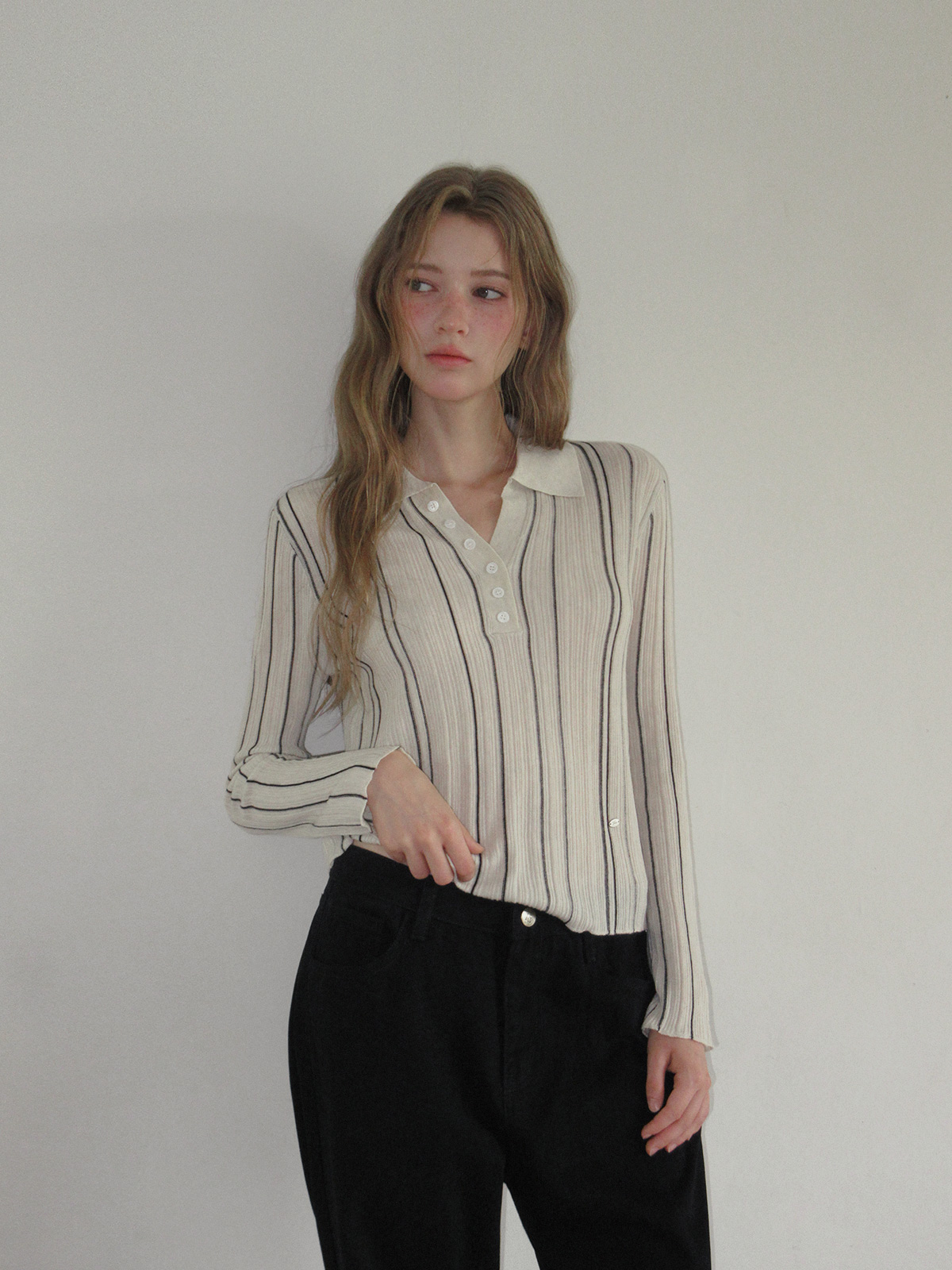 TWEE Pellit basic semi-wide long pants - Model styling view