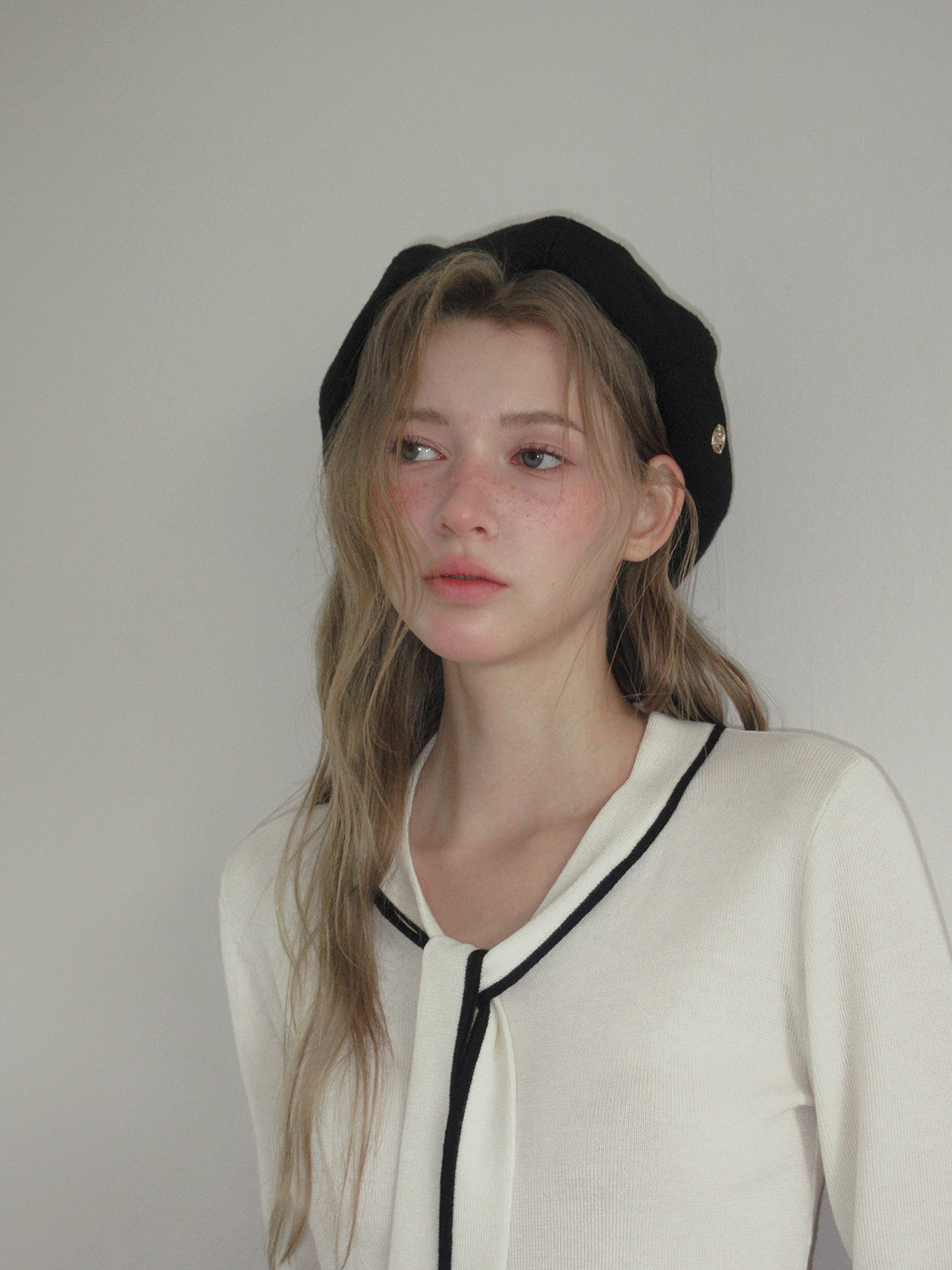 TWEE Poril contrast tie long sleeve knit - Model styling view