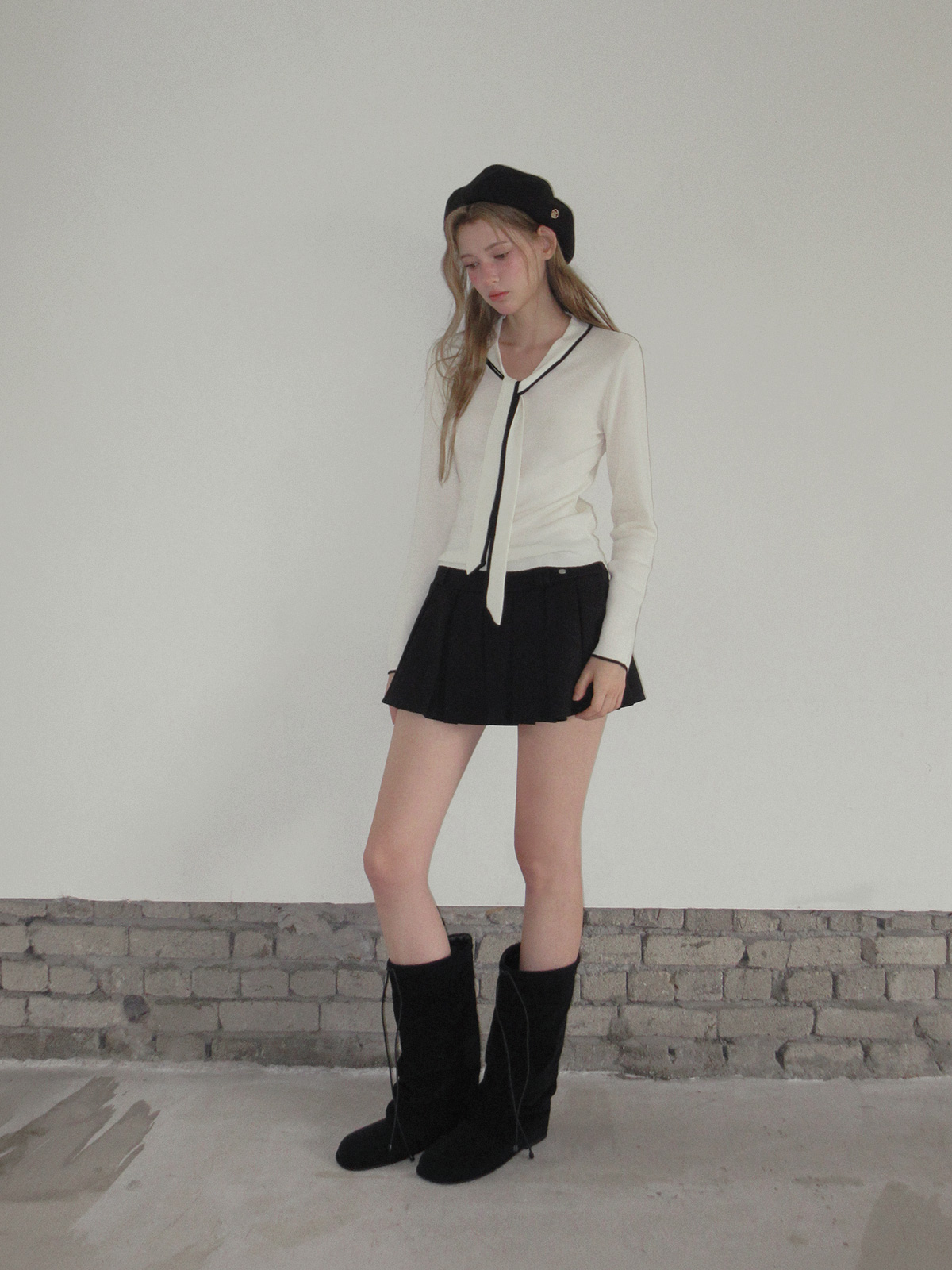 TWEE Poril contrast tie long sleeve knit - Model styling view