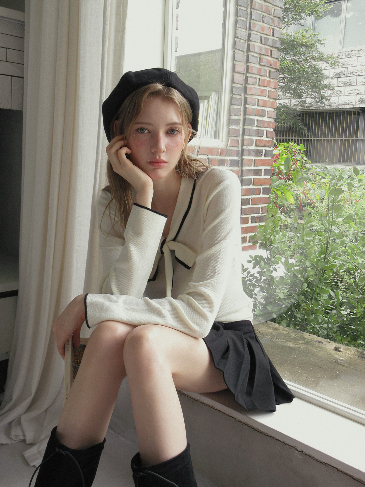 TWEE Poril contrast tie long sleeve knit - Model styling view