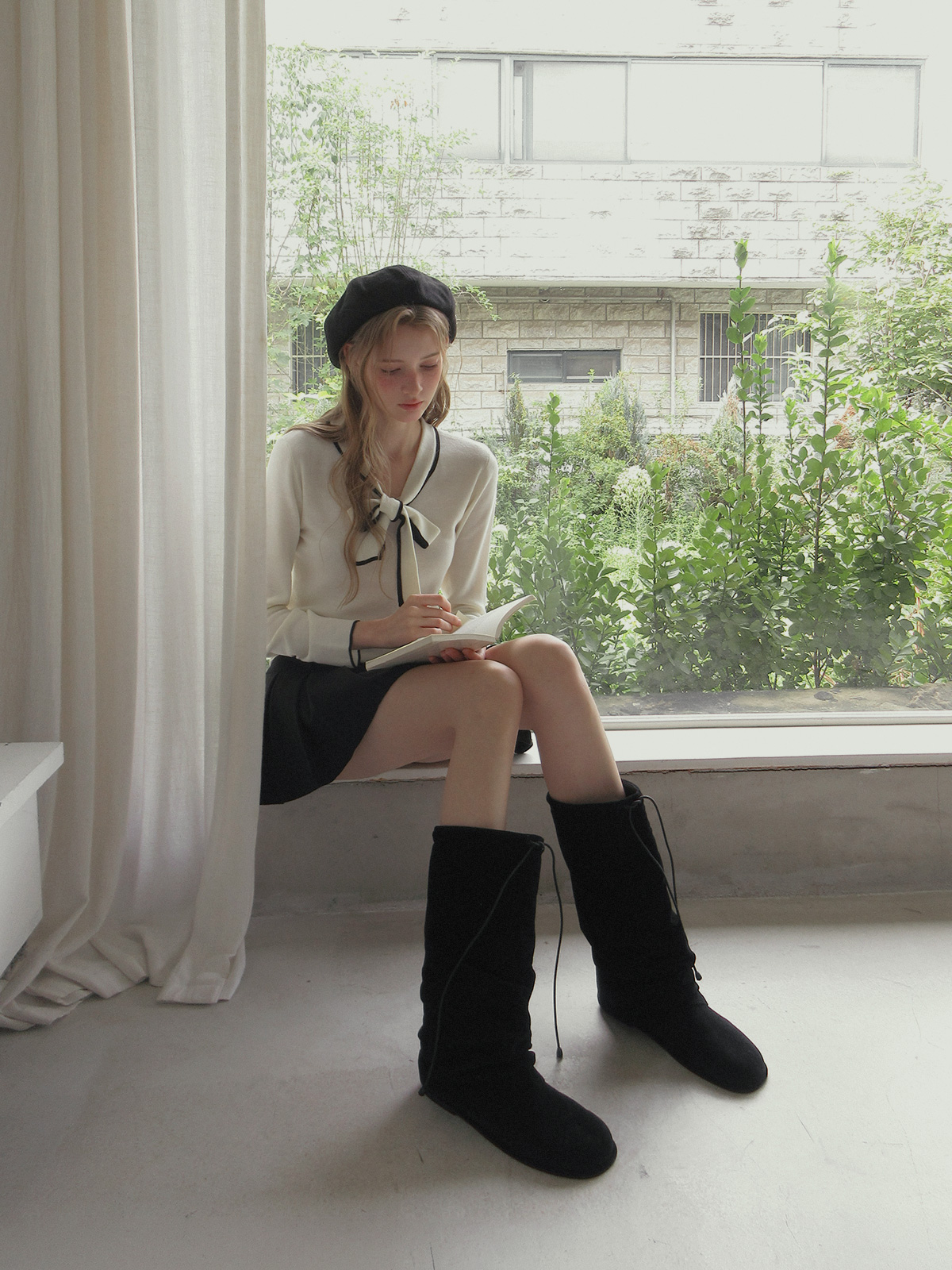 TWEE Poril contrast tie long sleeve knit - Model styling view