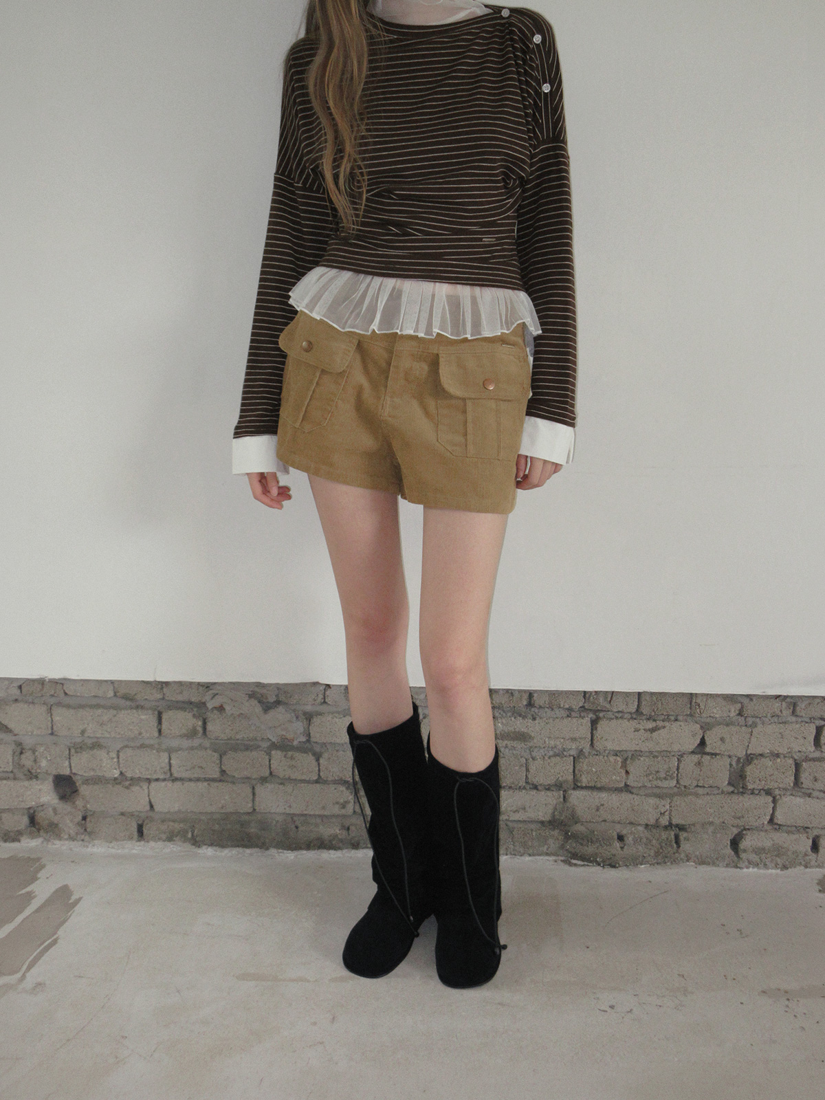 TWEE Nutt big pocket corduroy shorts - Model styling view