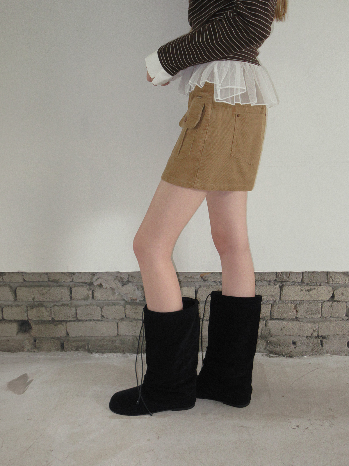 TWEE Nutt big pocket corduroy shorts - Model styling view