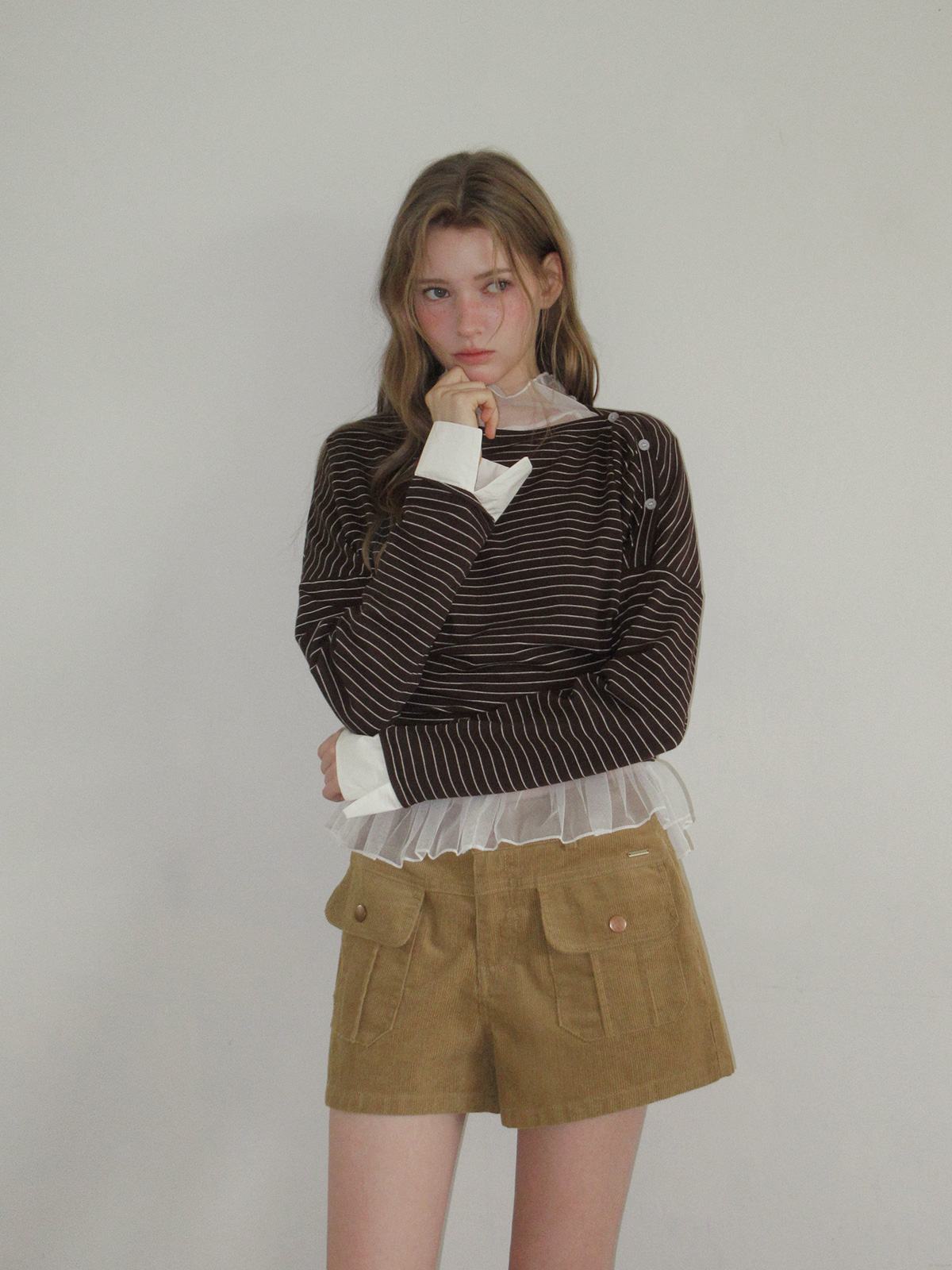 TWEE Nutt big pocket corduroy shorts - Model styling view