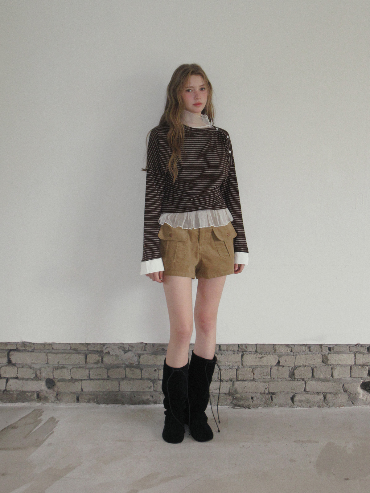 TWEE Nutt big pocket corduroy shorts - Model styling view