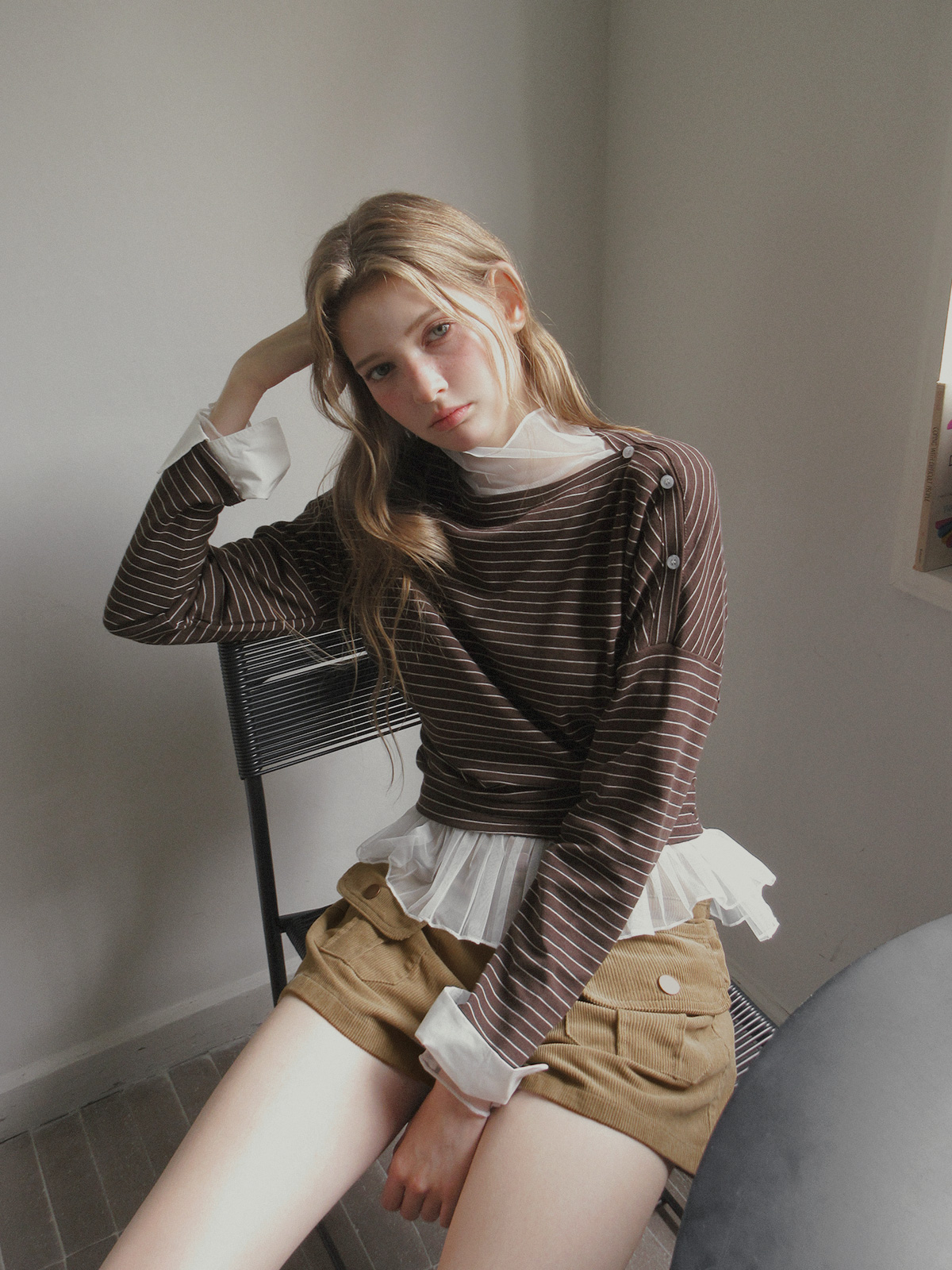 TWEE Nutt big pocket corduroy shorts - Model styling view