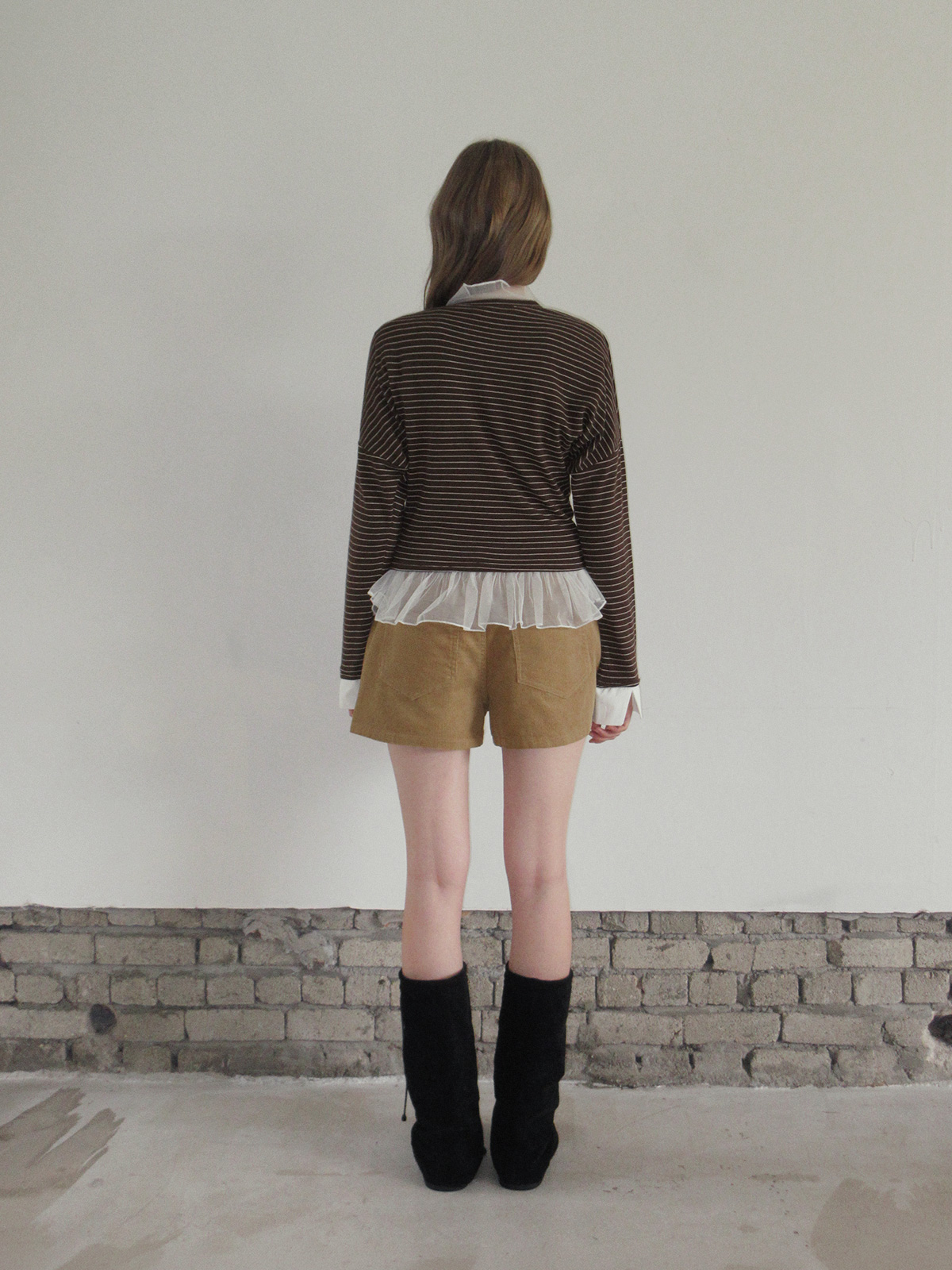 TWEE Nutt big pocket corduroy shorts - Fit and silhouette view