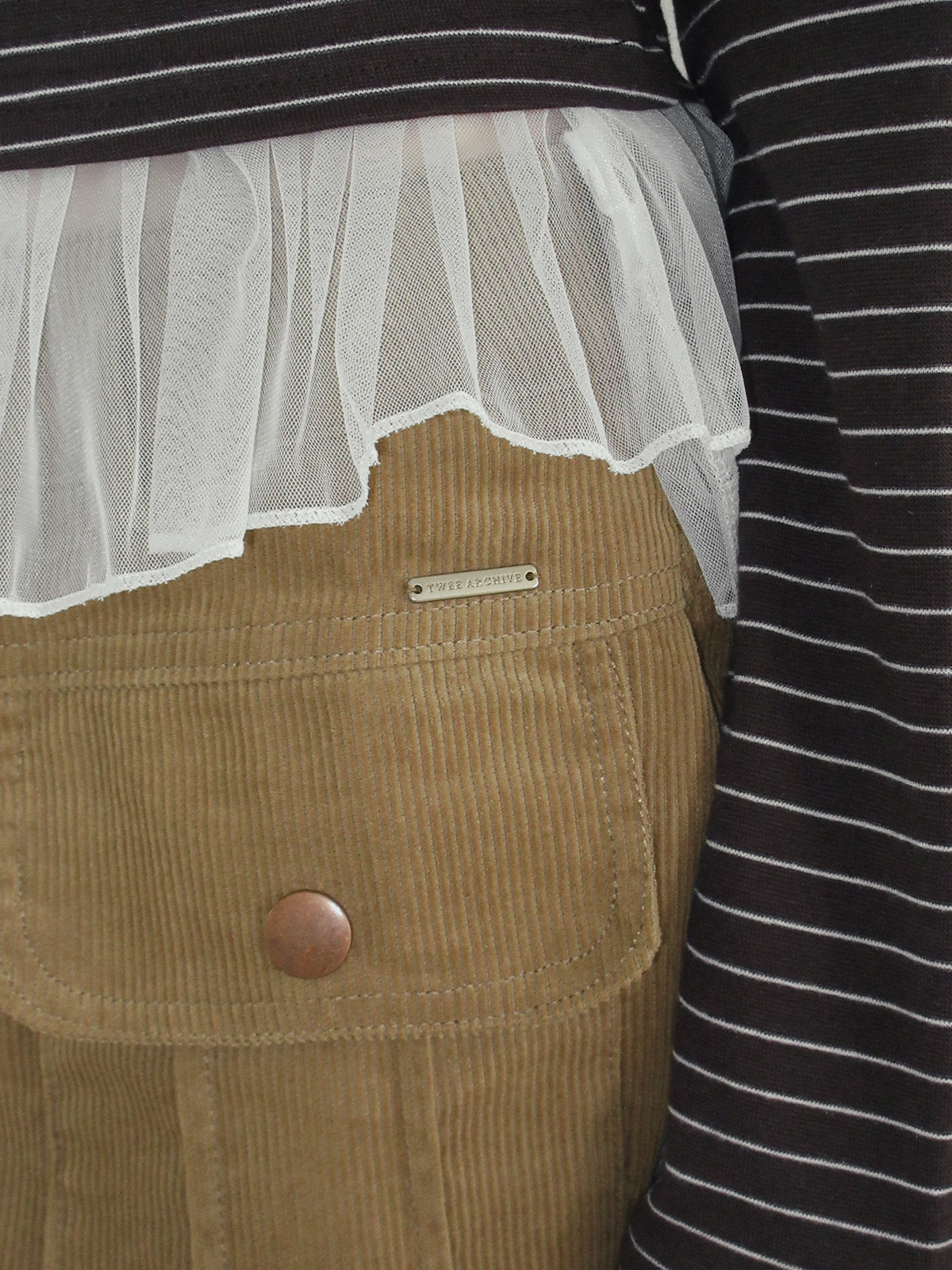 TWEE Nutt big pocket corduroy shorts - Fit and silhouette view