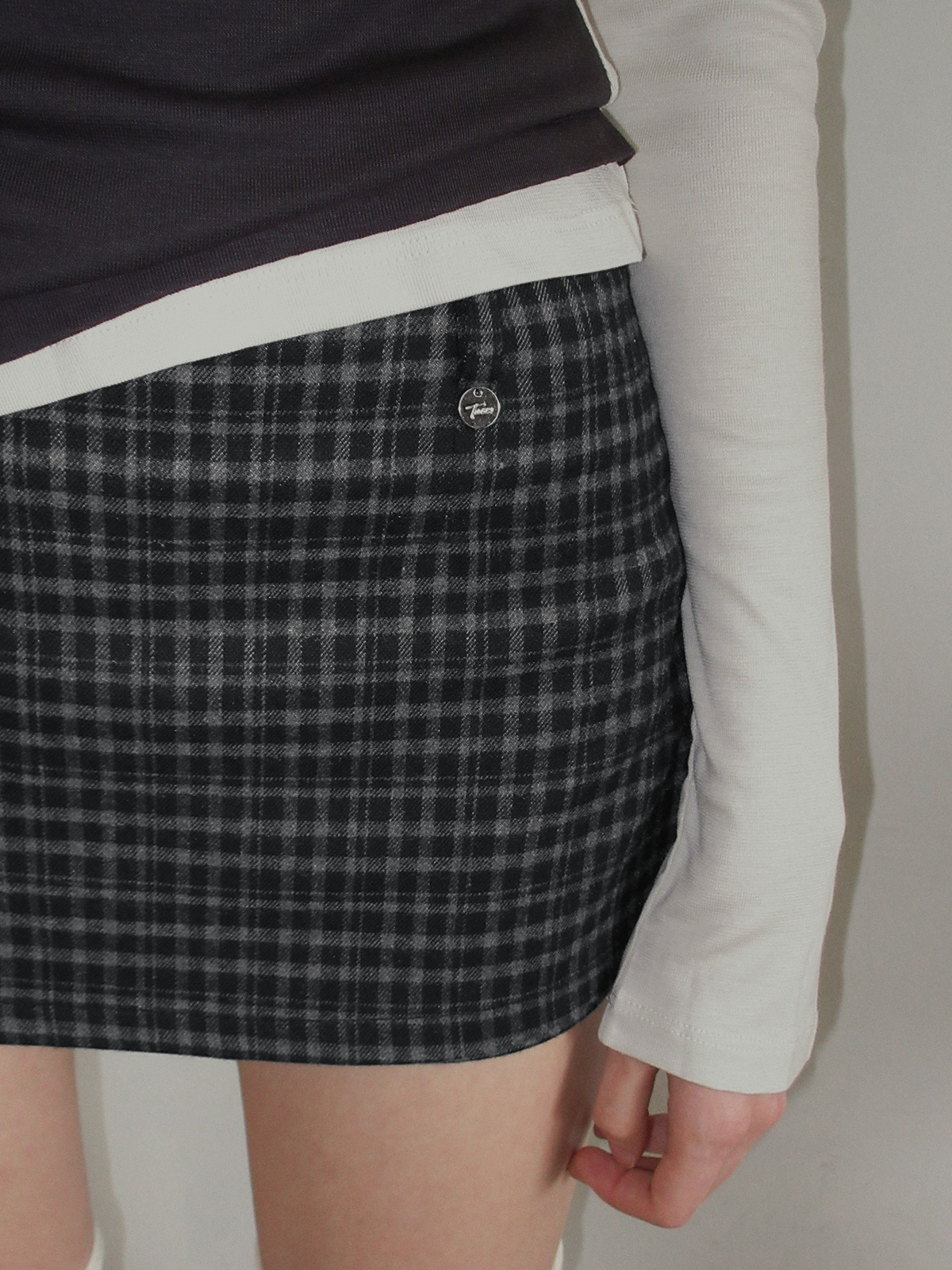 TWEE Baset check mini skirt shorts - Fit and silhouette view