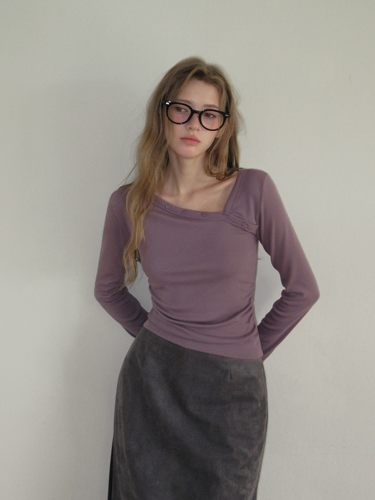 TWEE Rio asymmetric button shirring two-way long sleeve T-shirt - Model styling view