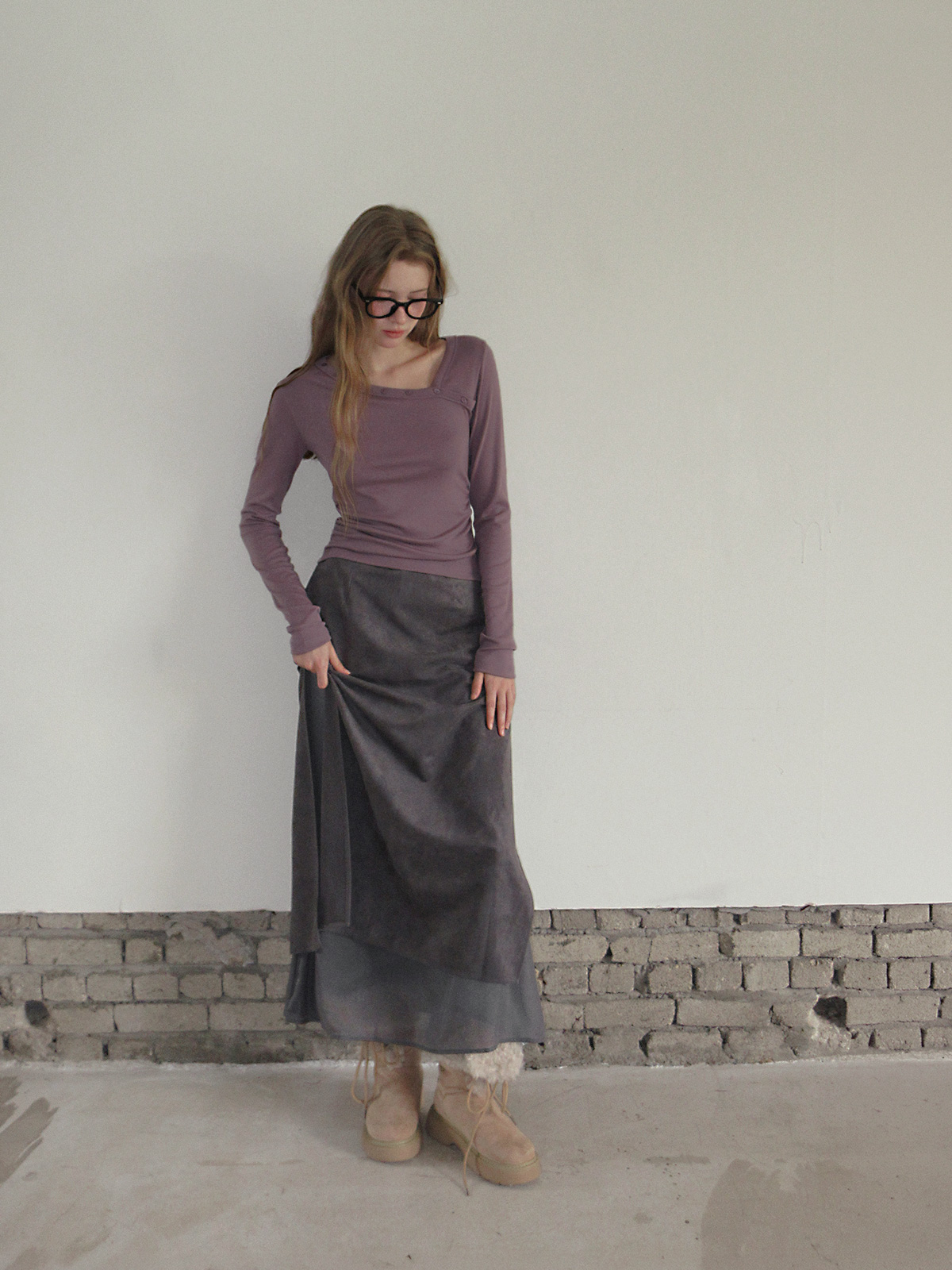 TWEE Rio asymmetric button shirring two-way long sleeve T-shirt - Model styling view