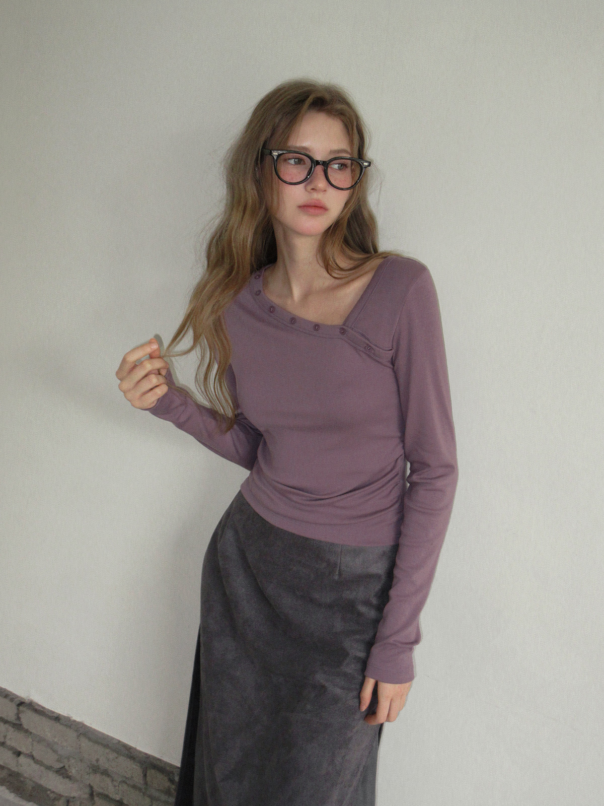 TWEE Rio asymmetric button shirring two-way long sleeve T-shirt - Model styling view