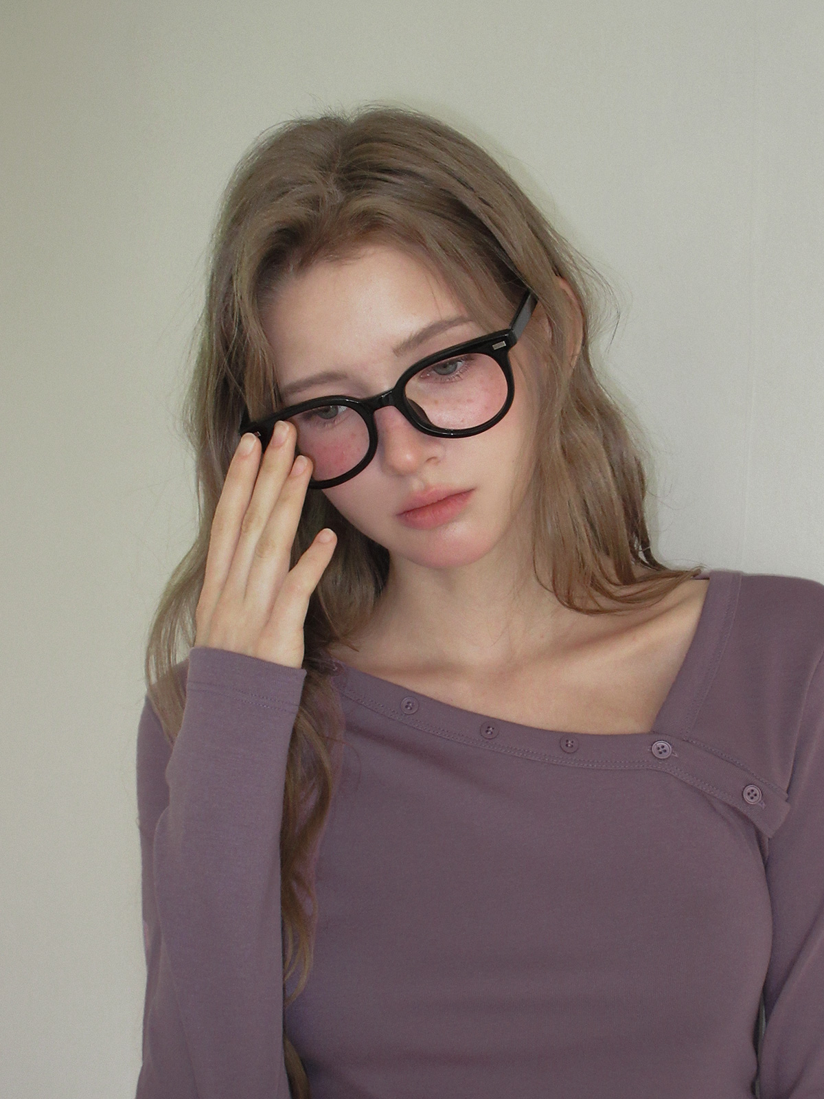 TWEE Rio asymmetric button shirring two-way long sleeve T-shirt - Model styling view