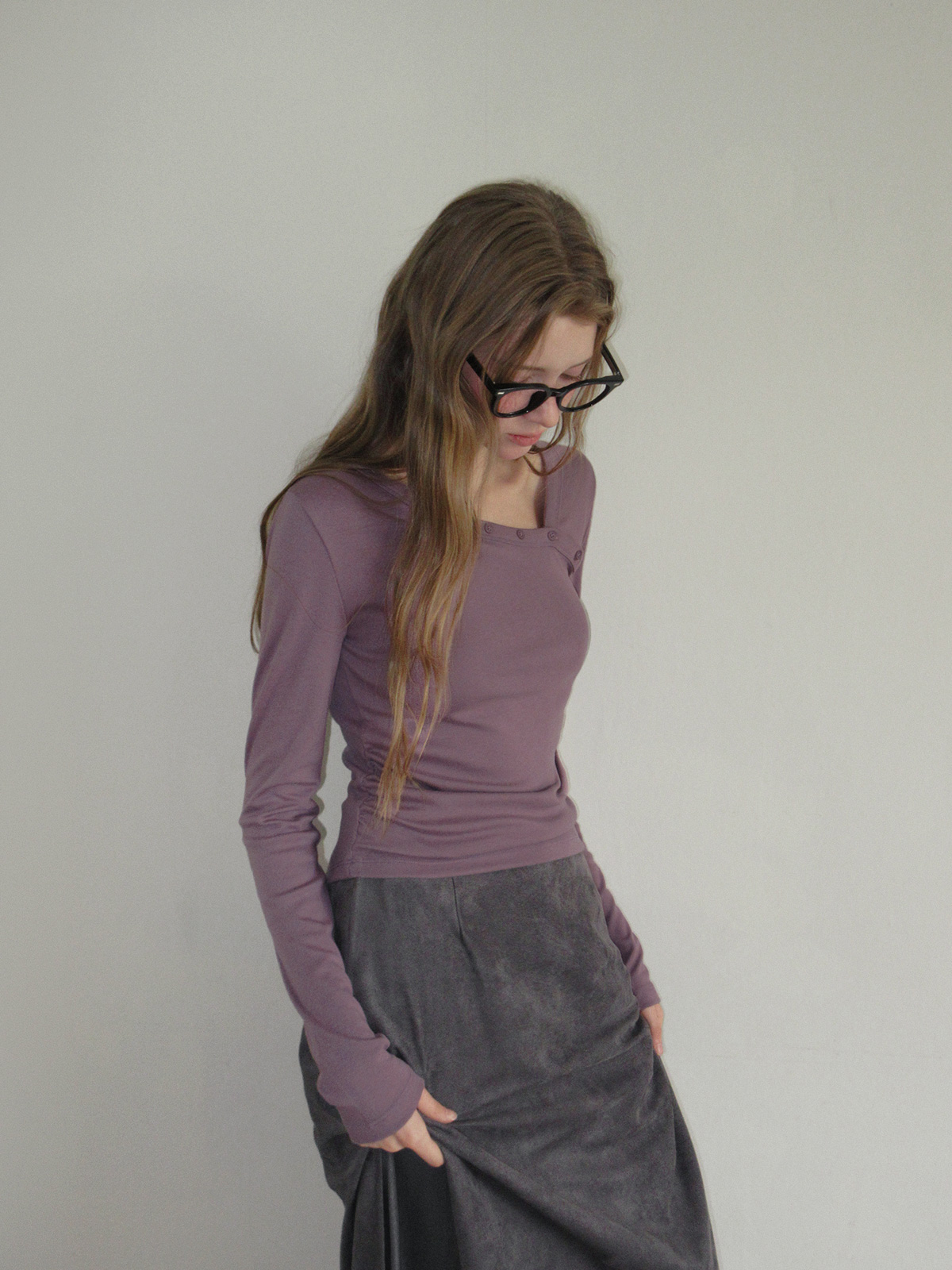 TWEE Rio asymmetric button shirring two-way long sleeve T-shirt - Model styling view