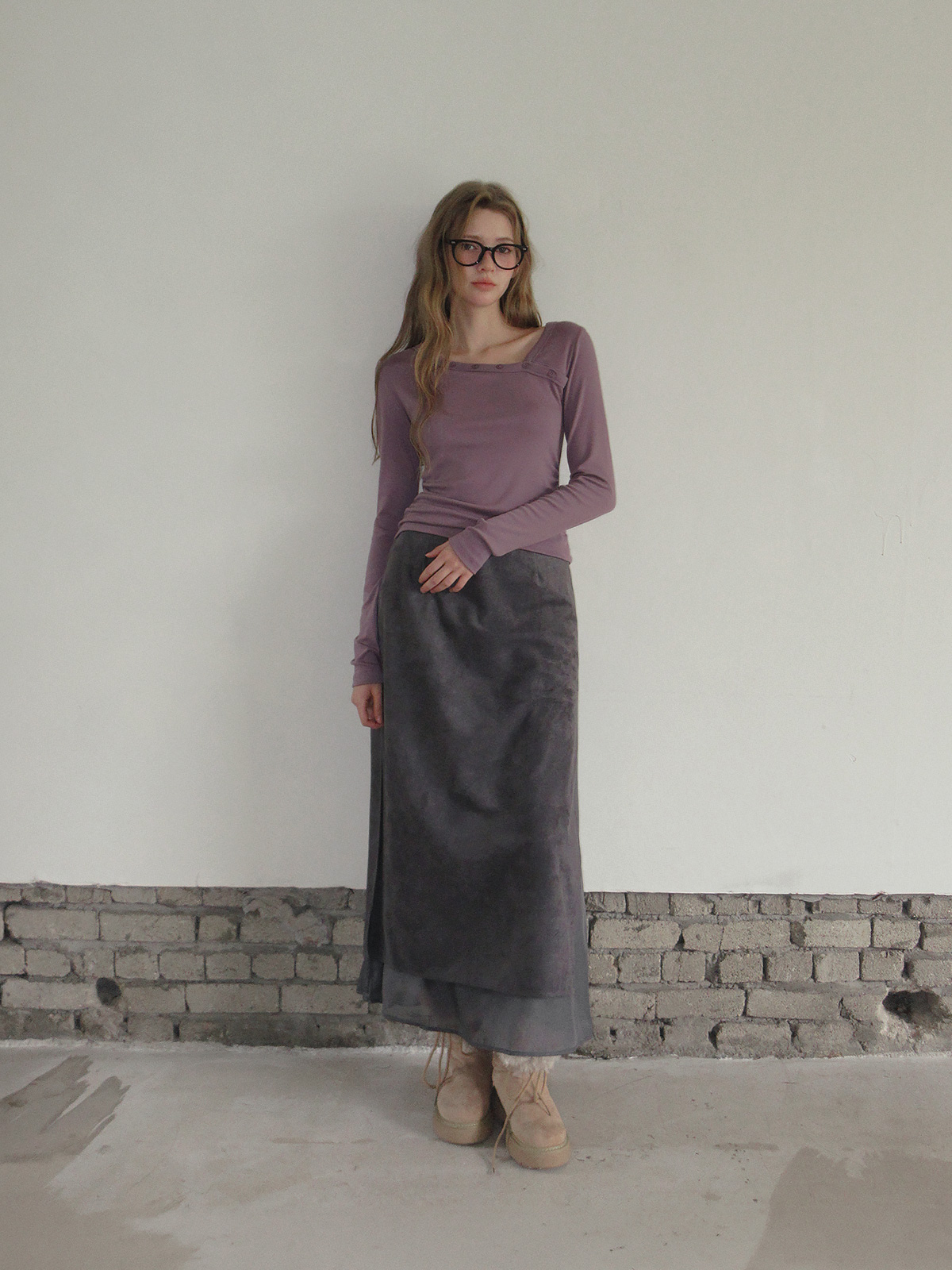 TWEE Rio asymmetric button shirring two-way long sleeve T-shirt - Model styling view