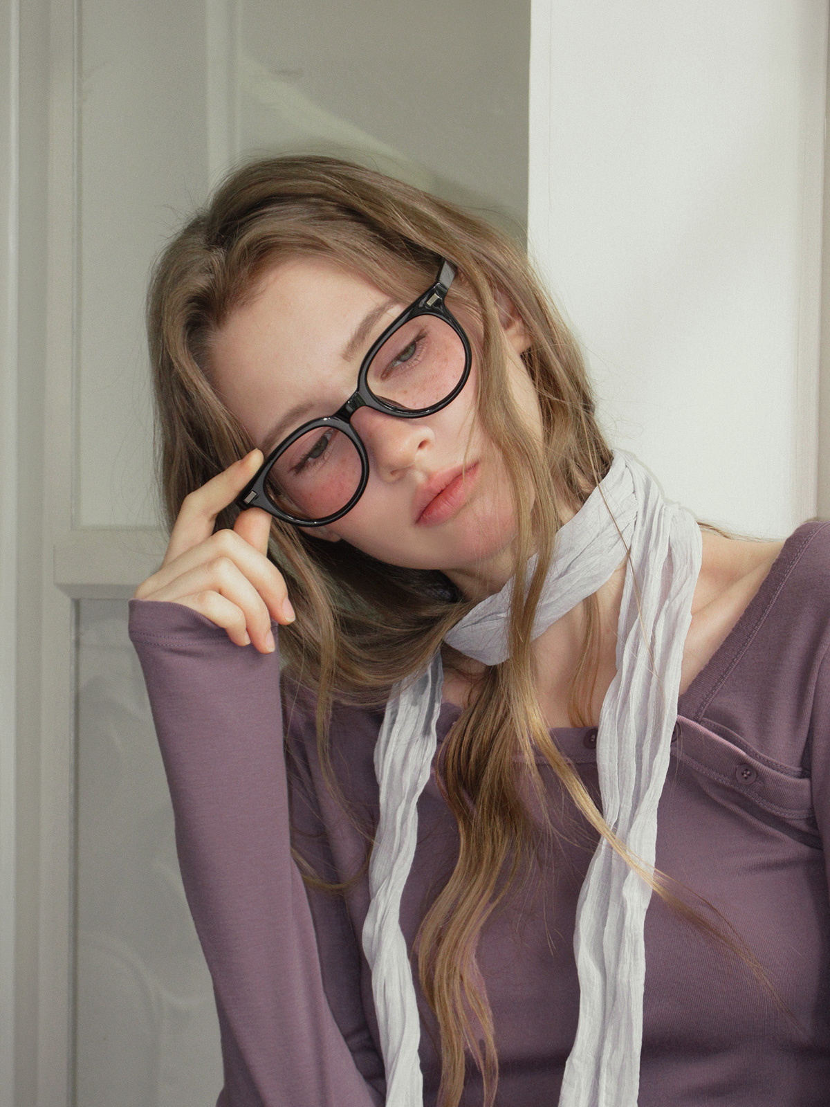 TWEE Rio asymmetric button shirring two-way long sleeve T-shirt - Model styling view