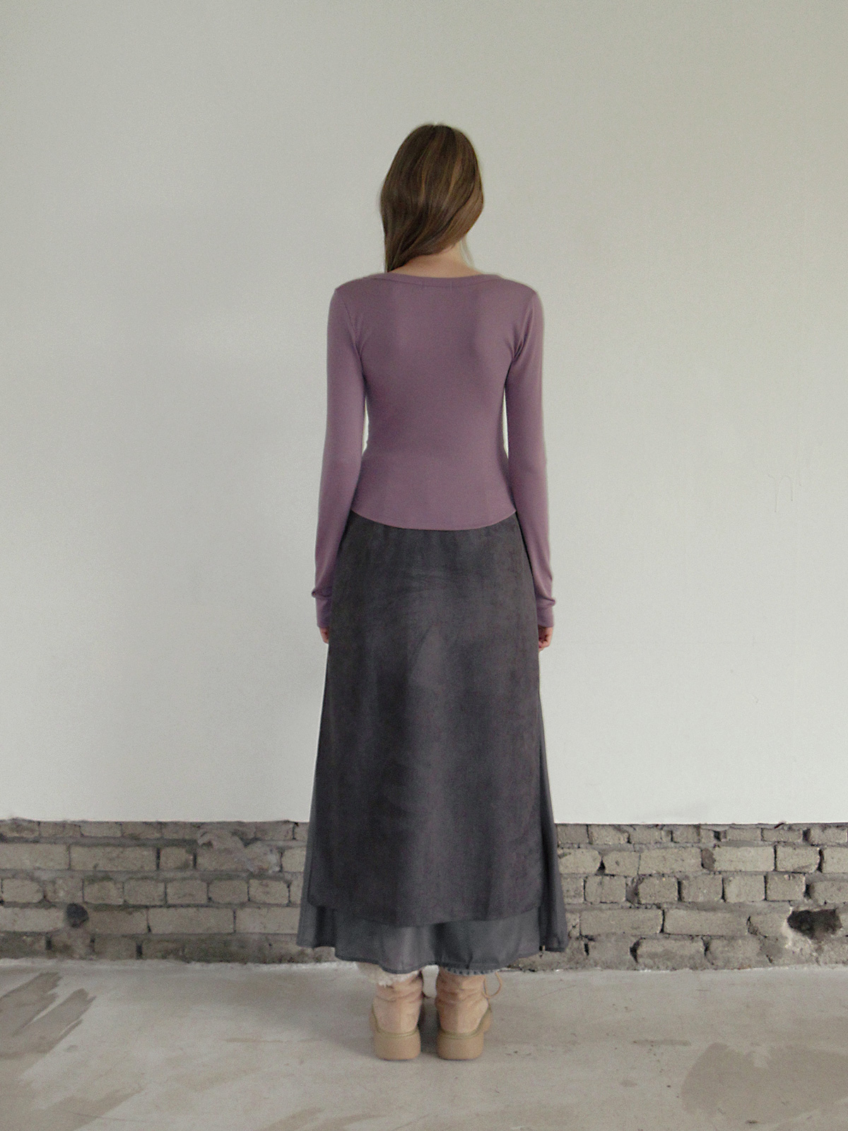 TWEE Rio asymmetric button shirring two-way long sleeve T-shirt - Fit and silhouette view