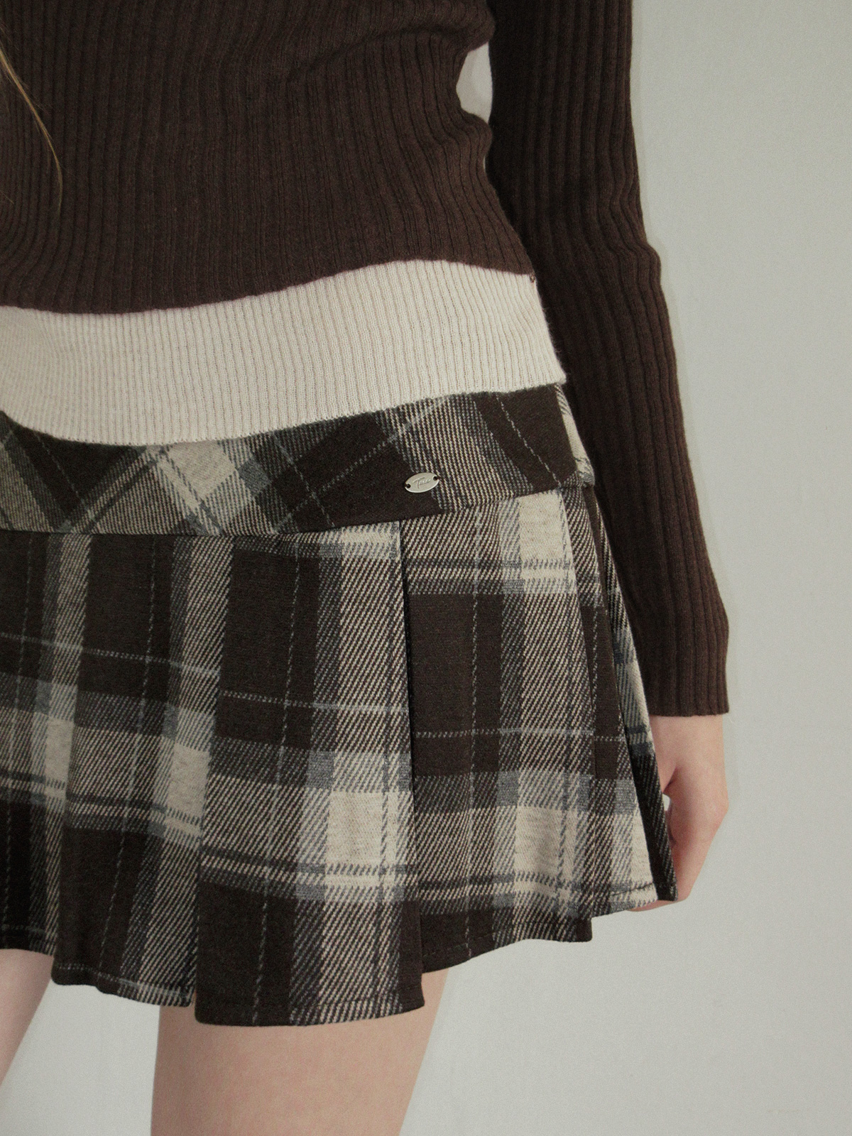 TWEE Rezon check pleated mini skirt - Fit and silhouette view
