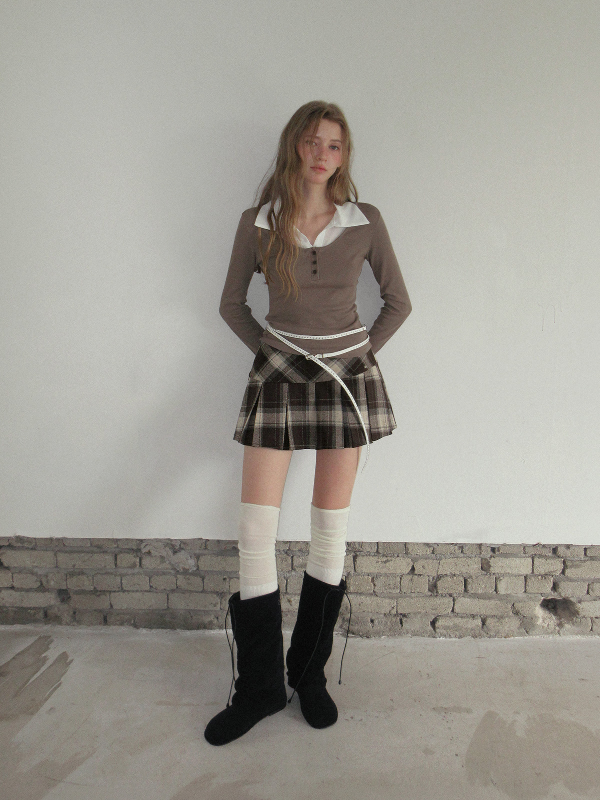 TWEE Polki stud thin double long belt - Model styling view