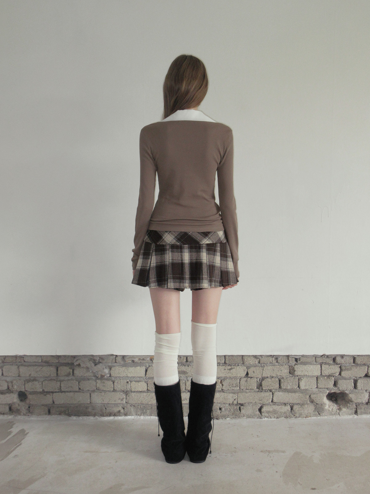 TWEE Keller contrast collar ribbed long sleeve T-shirt - Fit and silhouette view