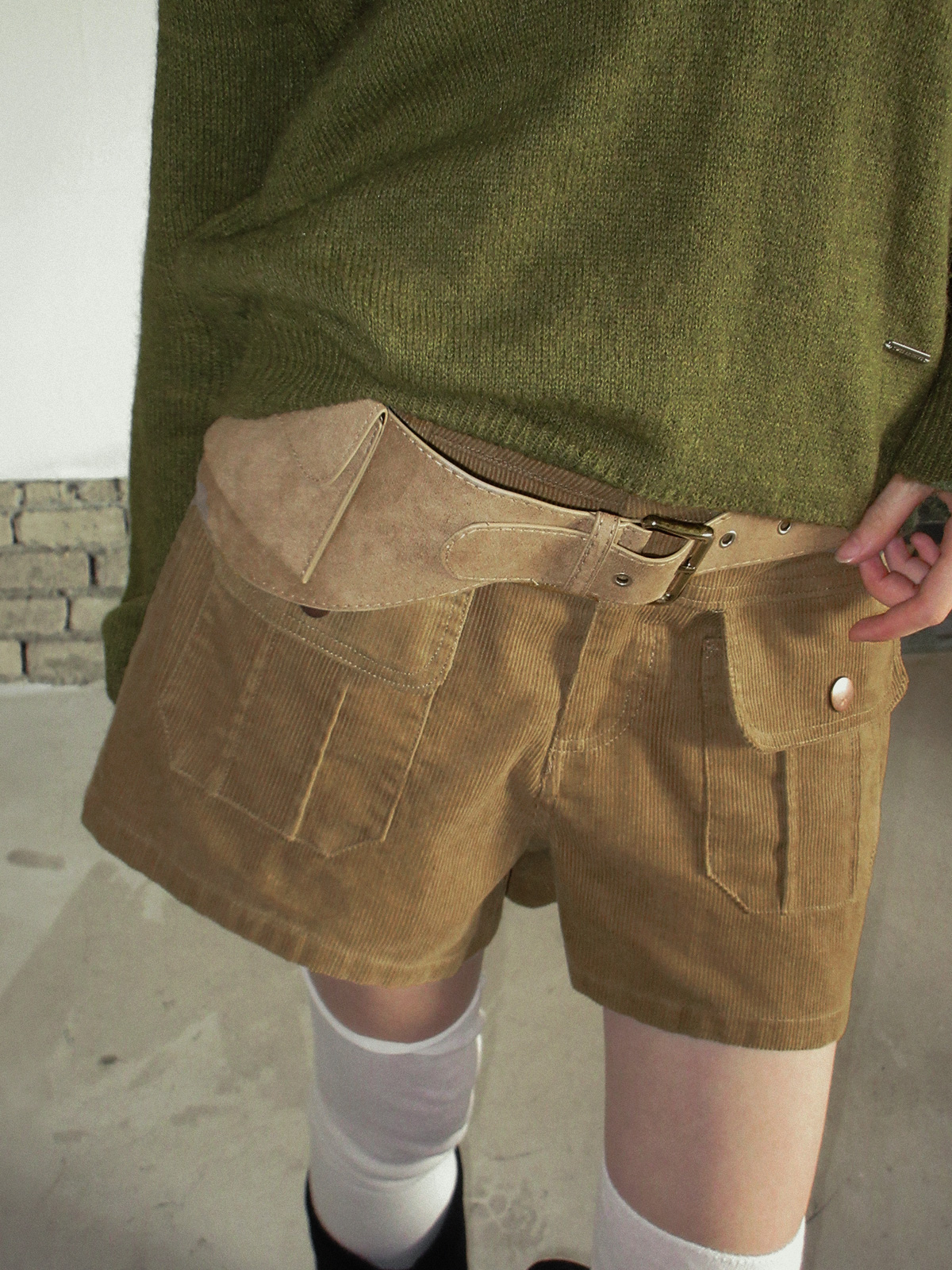 TWEE Chia suede pocket belt - Model styling view
