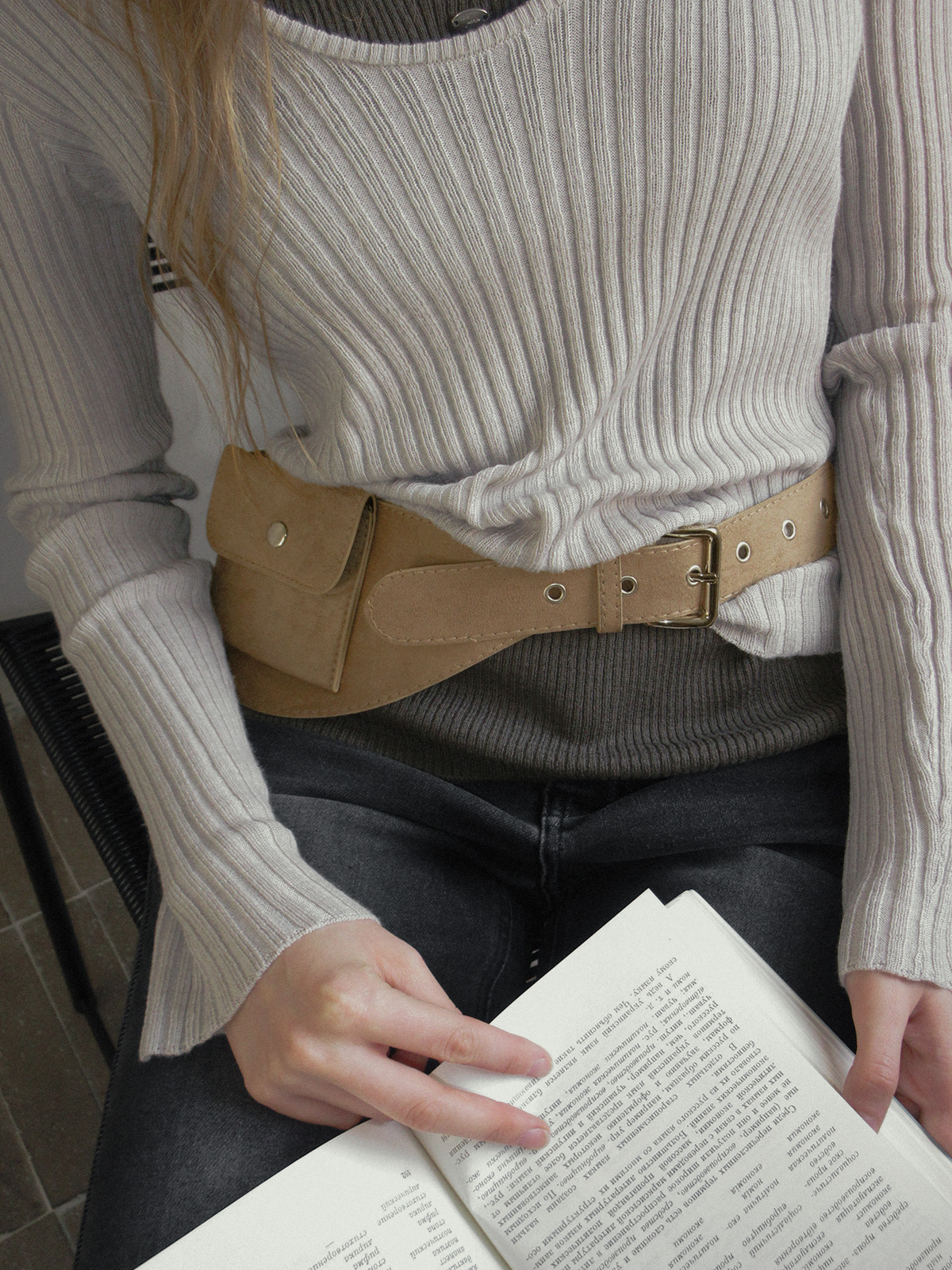 TWEE Chia suede pocket belt - Model styling view
