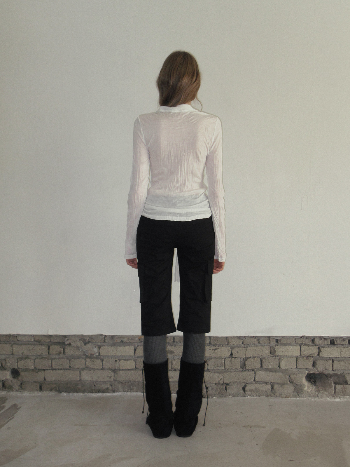 TWEE Toen wrinkle round neck long sleeve T-shirt (strap set) - Fit and silhouette view
