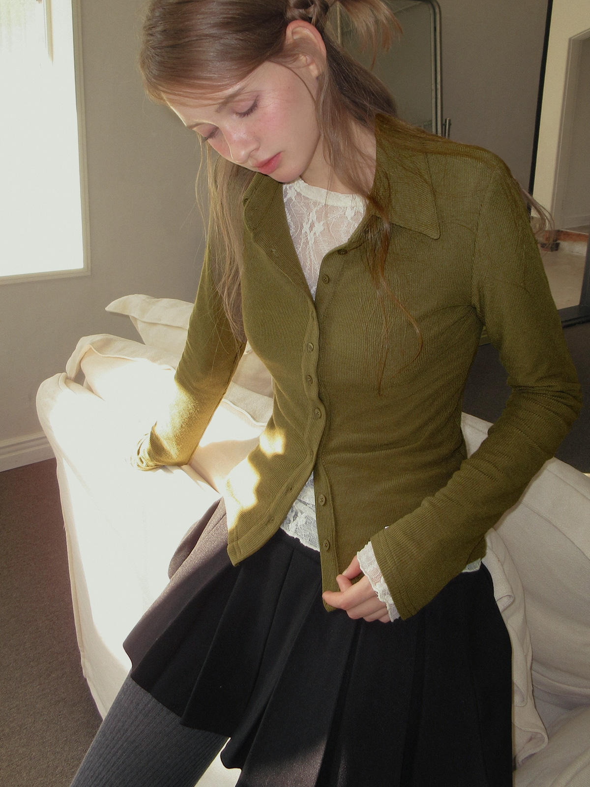 TWEE Toel basic collar long sleeve T-shirt - Model styling view