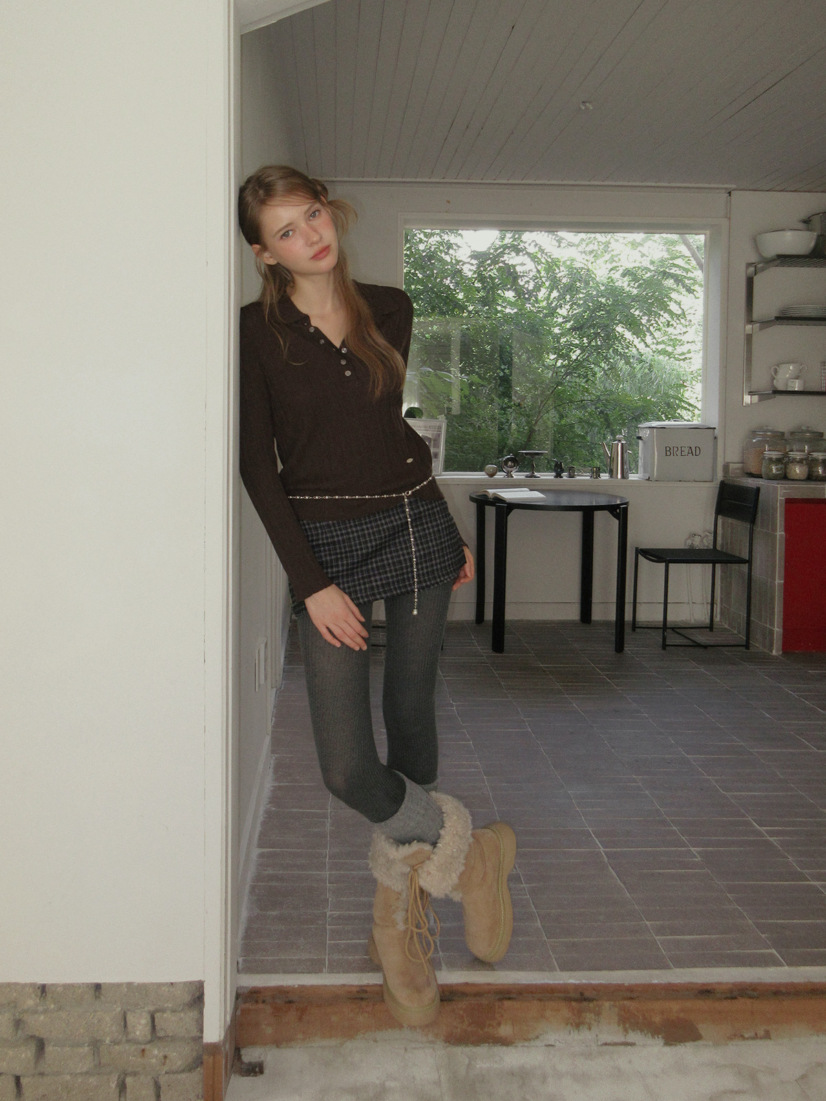 TWEE Rose pearl ring chain belt - Model styling view