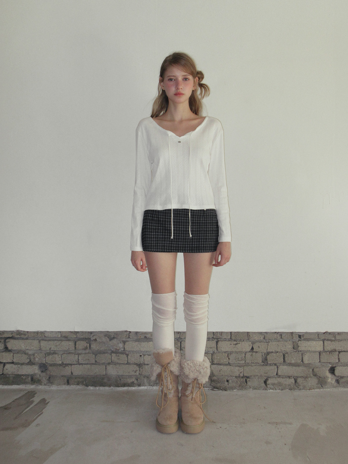 TWEE Wend punching lace strap long sleeve T-shirt - Fit and silhouette view