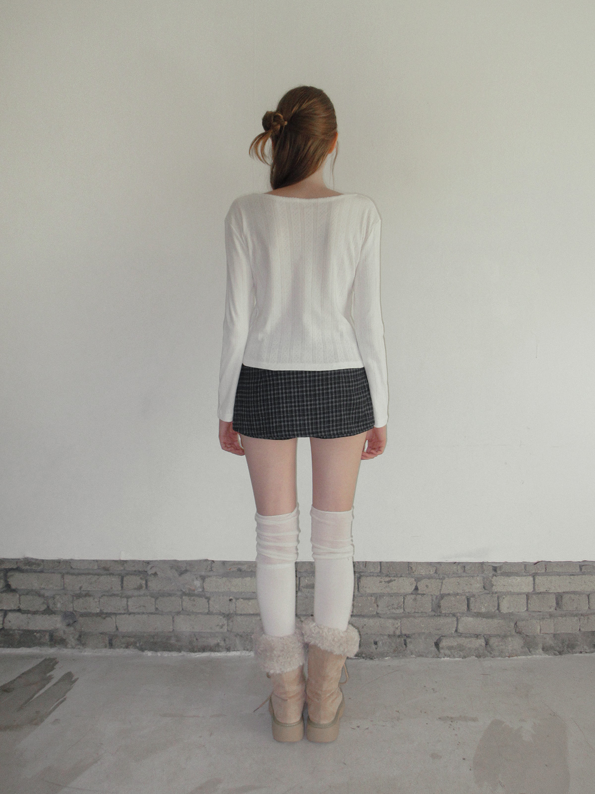 TWEE Wend punching lace strap long sleeve T-shirt - Fit and silhouette view