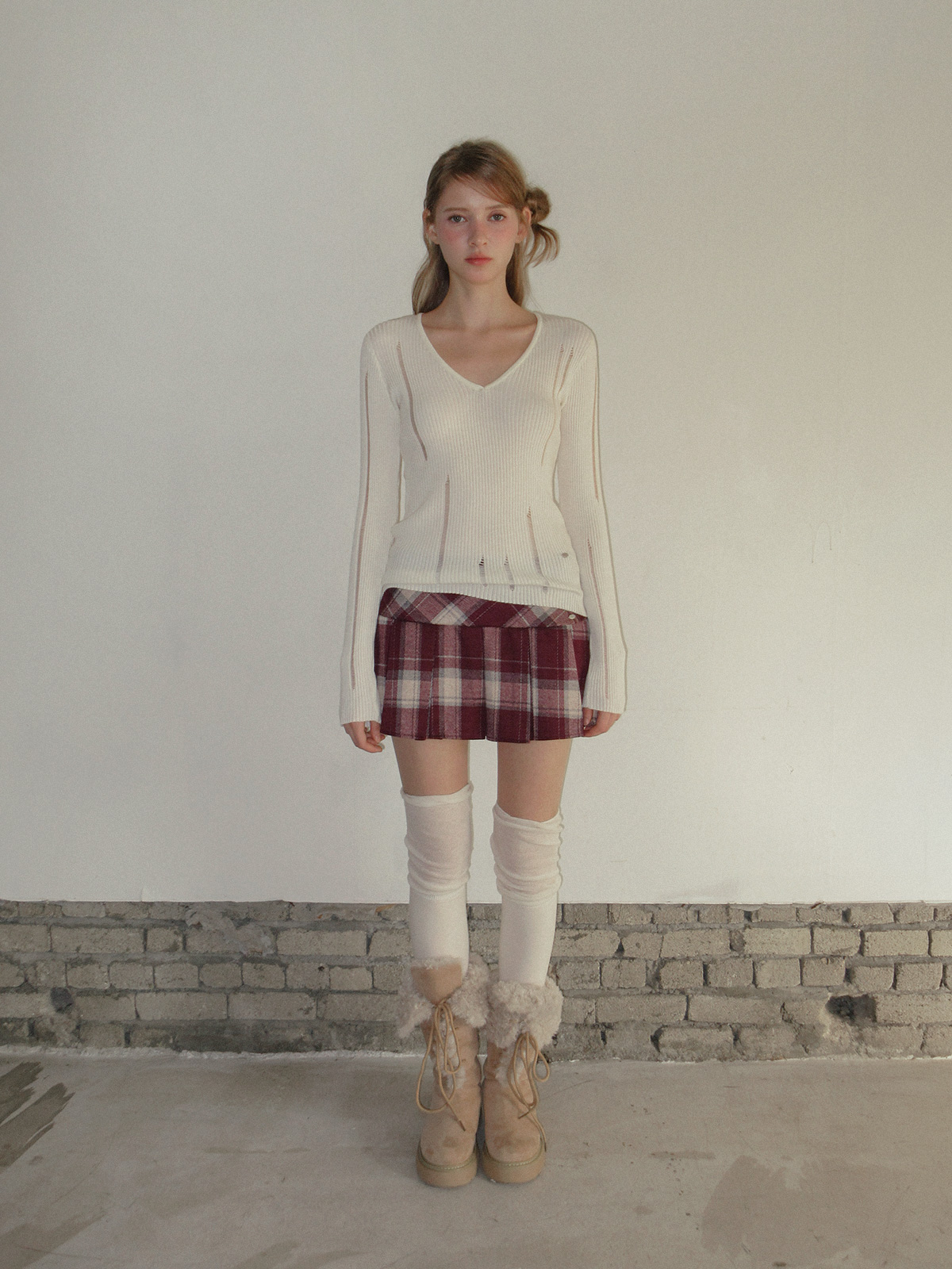 TWEE Peti vintage distressed V-neck long sleeve knit - Fit and silhouette view