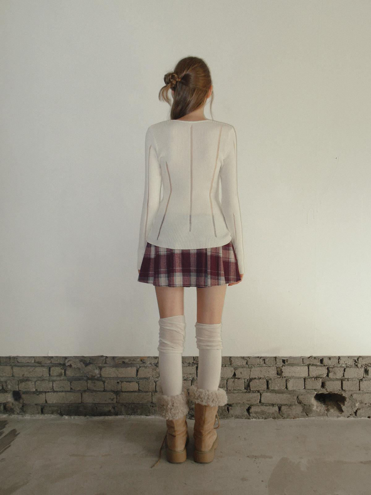 TWEE Peti vintage distressed V-neck long sleeve knit - Fit and silhouette view
