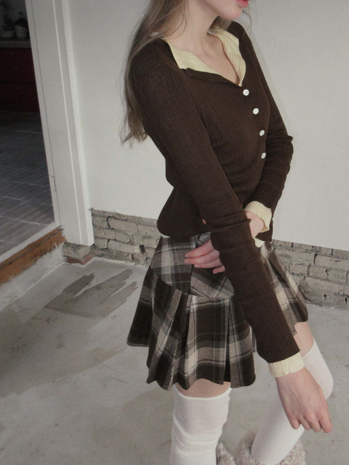 TWEE Rie basic ribbed knit long sleeve cardigan - Model styling view