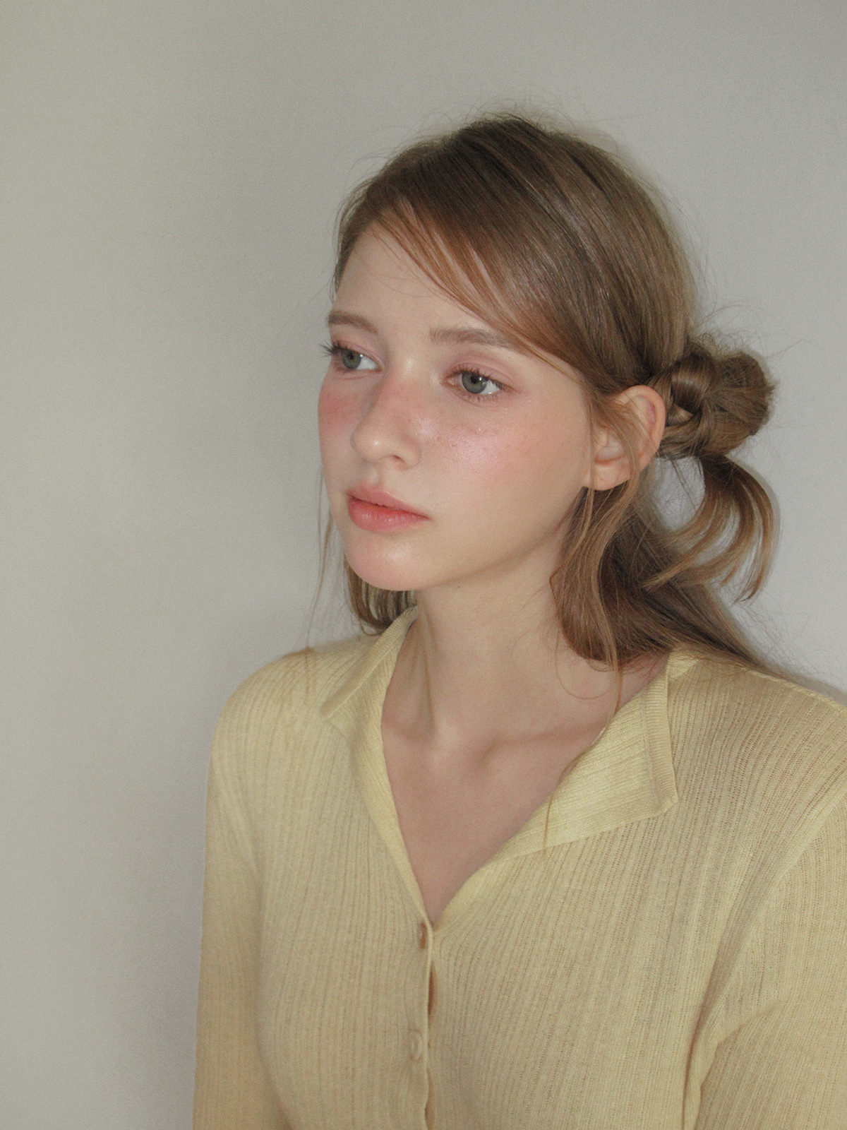 TWEE Rie basic ribbed knit long sleeve cardigan - Model styling view