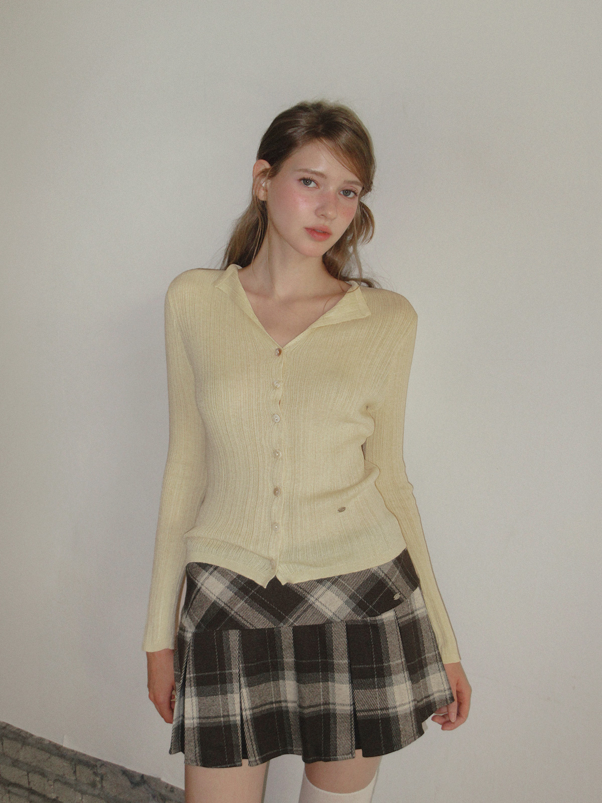 TWEE Rie basic ribbed knit long sleeve cardigan - Model styling view