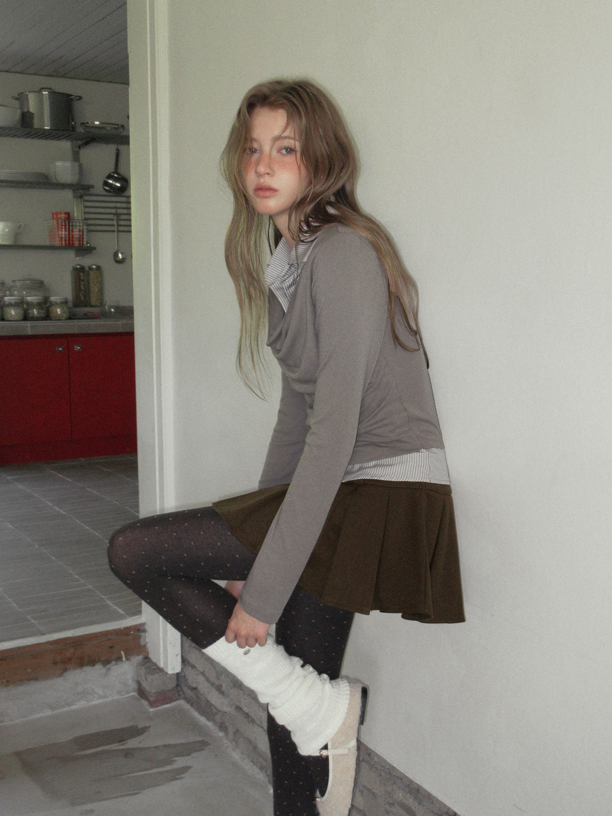 TWEE Ronv punching knit leg warmers - Model styling view
