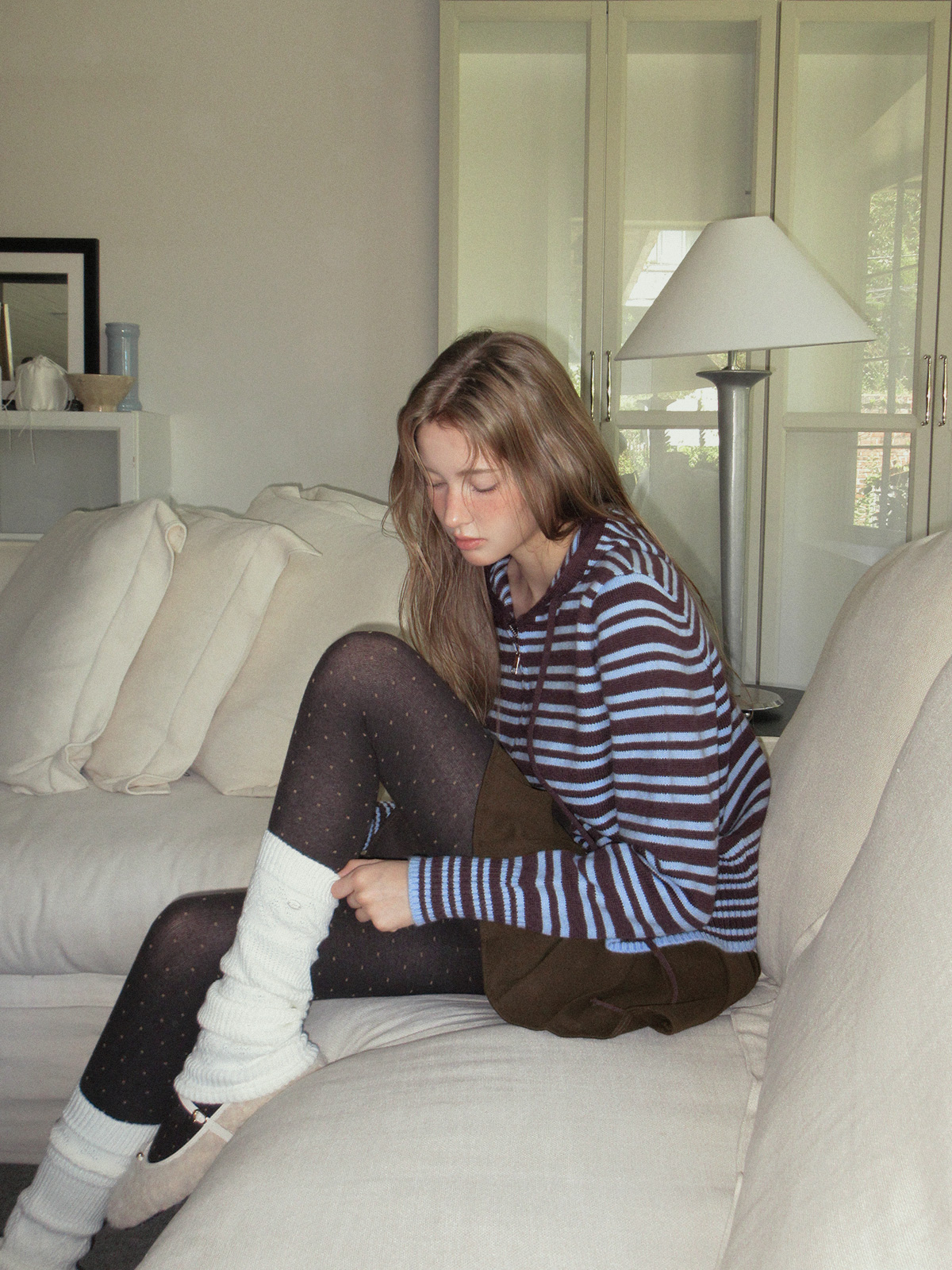 TWEE Ronv punching knit leg warmers - Model styling view
