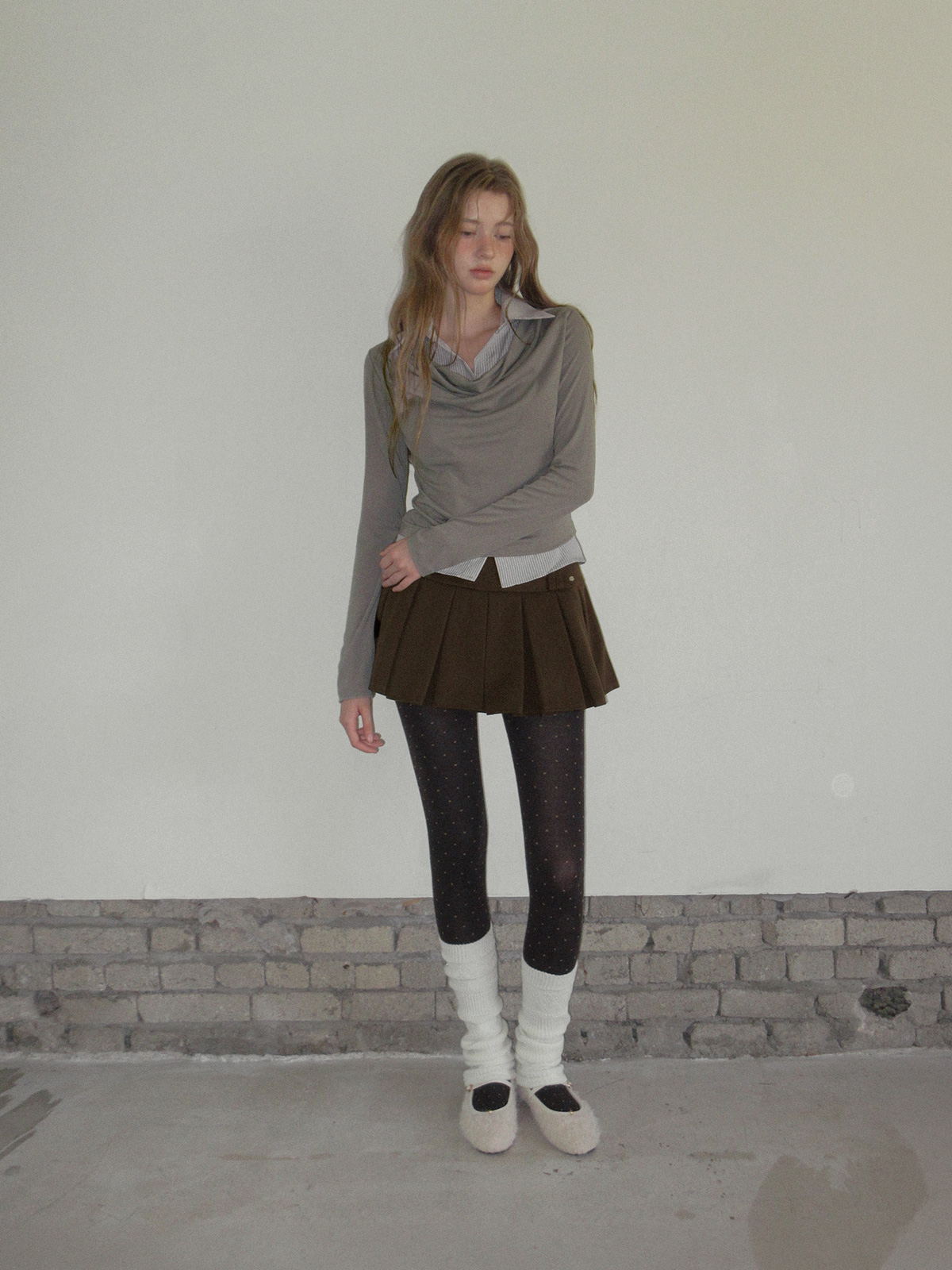 TWEE Hesi suede pleated mini skirt - Model styling view