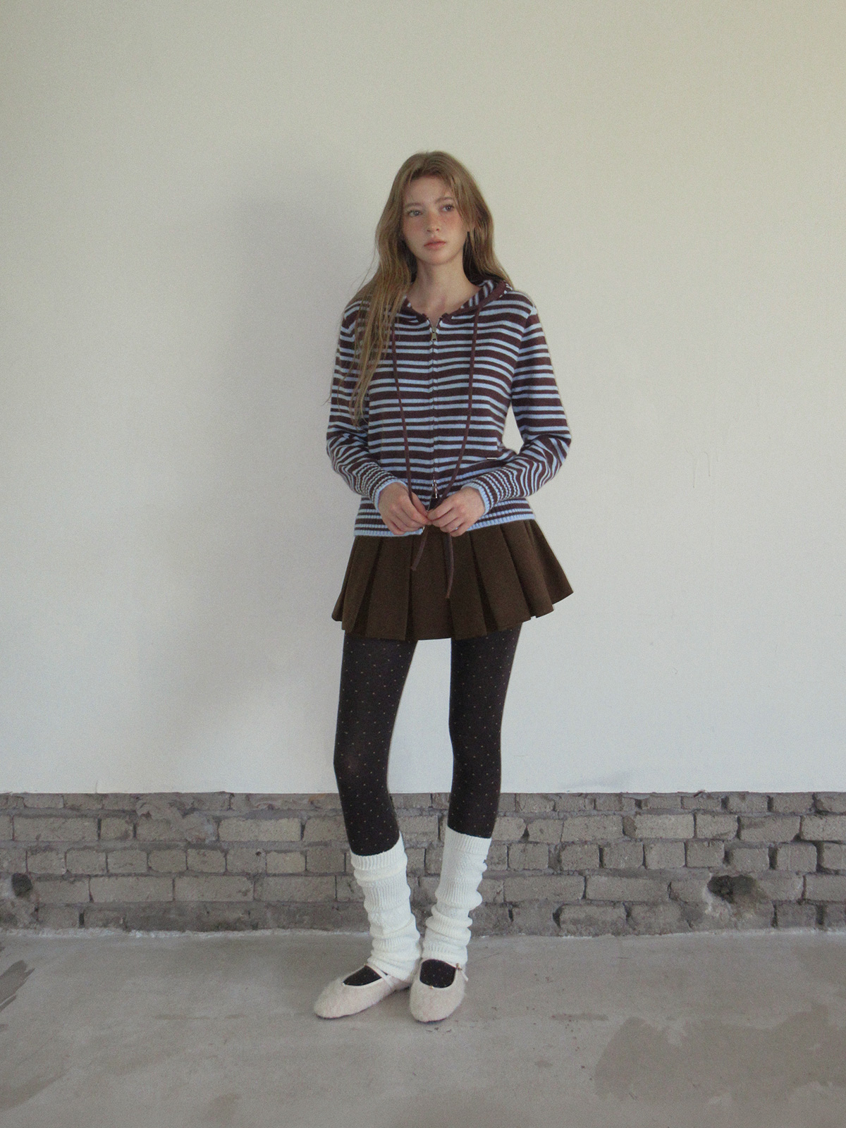 TWEE Hesi suede pleated mini skirt - Model styling view
